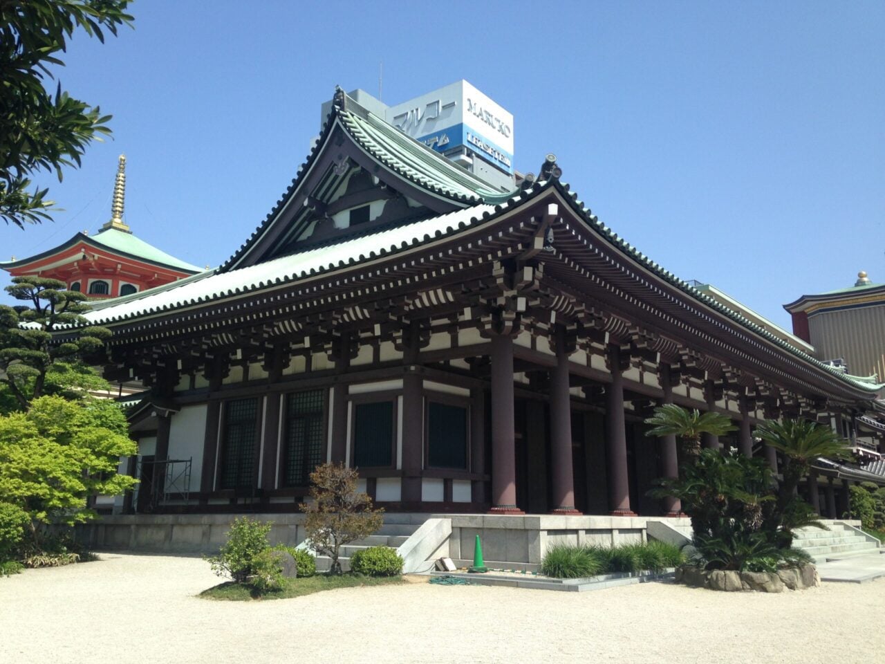 東長寺本堂正面外觀