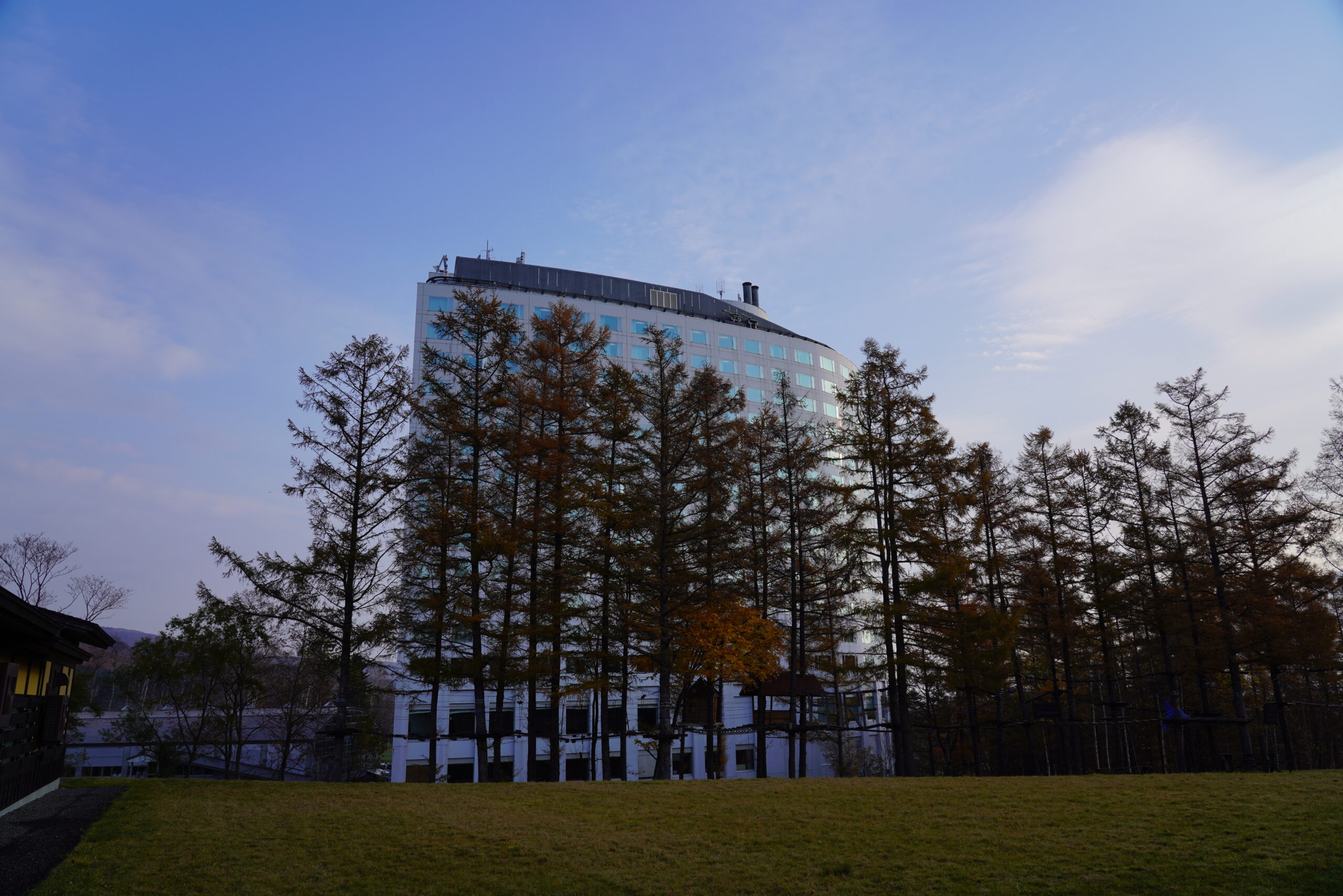 二世古酒店外觀與周邊雪景