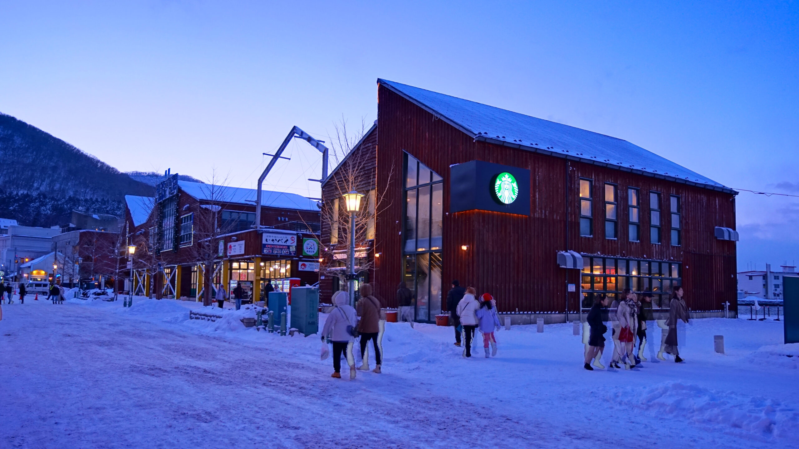 函館西波止場木造建築外觀