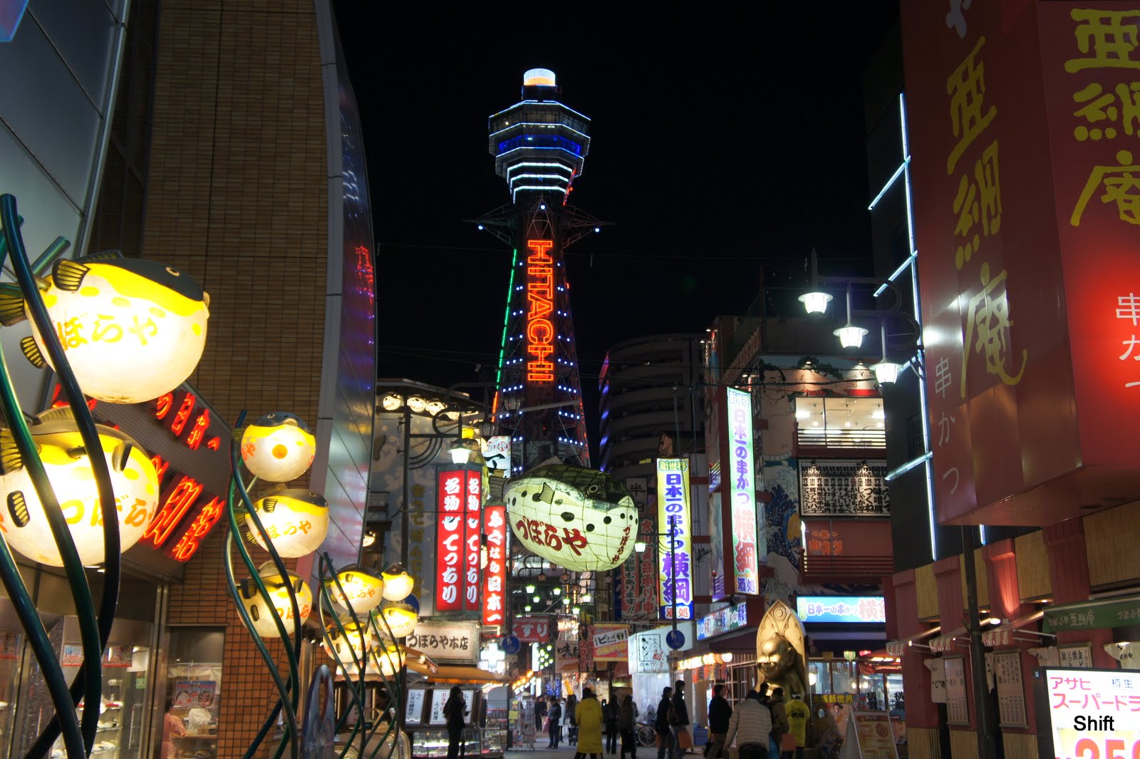 夜晚的通天閣與新世界