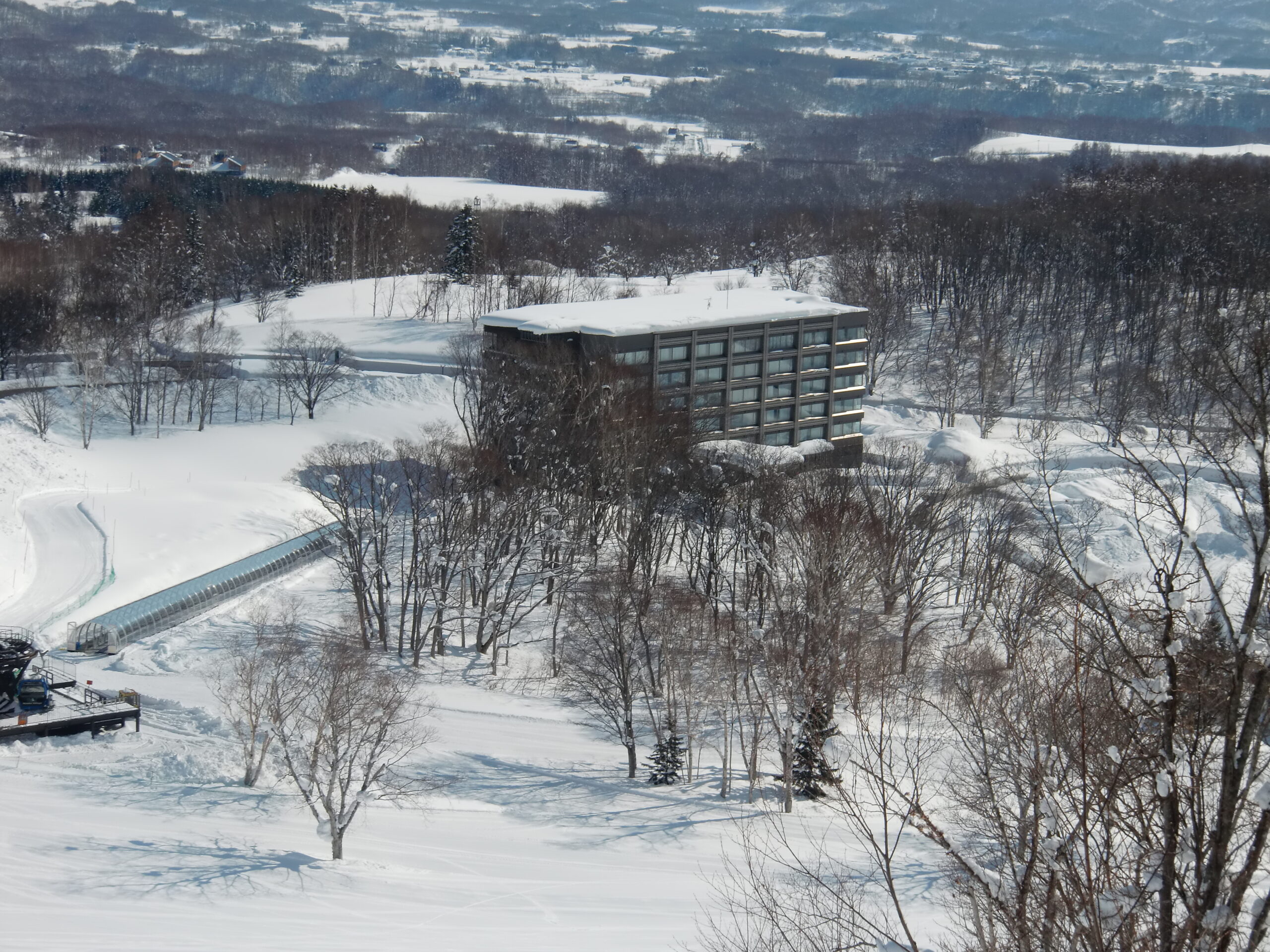 日之出山丘二世谷村莊與星塵逃逸