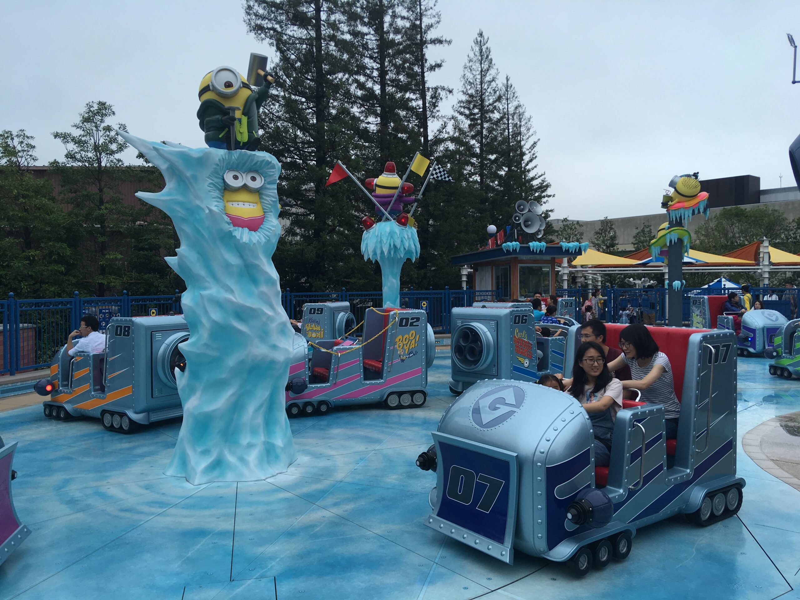 日本環球影城冰凍光線滑梯