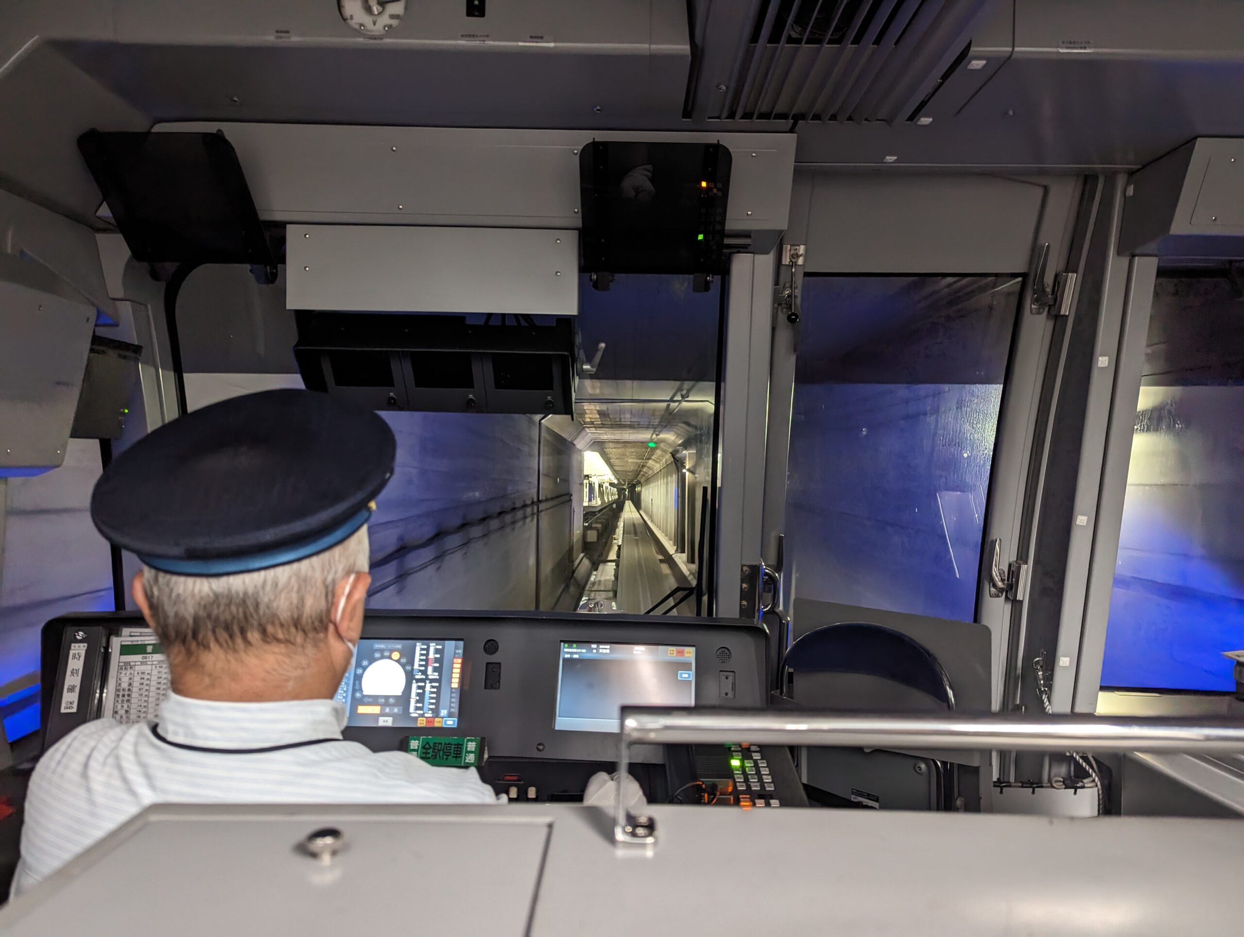 東京單軌電車內部