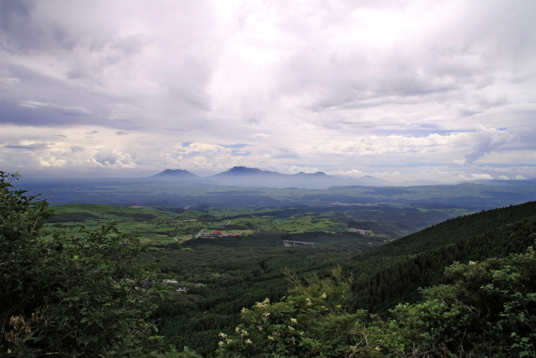 阿蘇山區蜿蜒公路