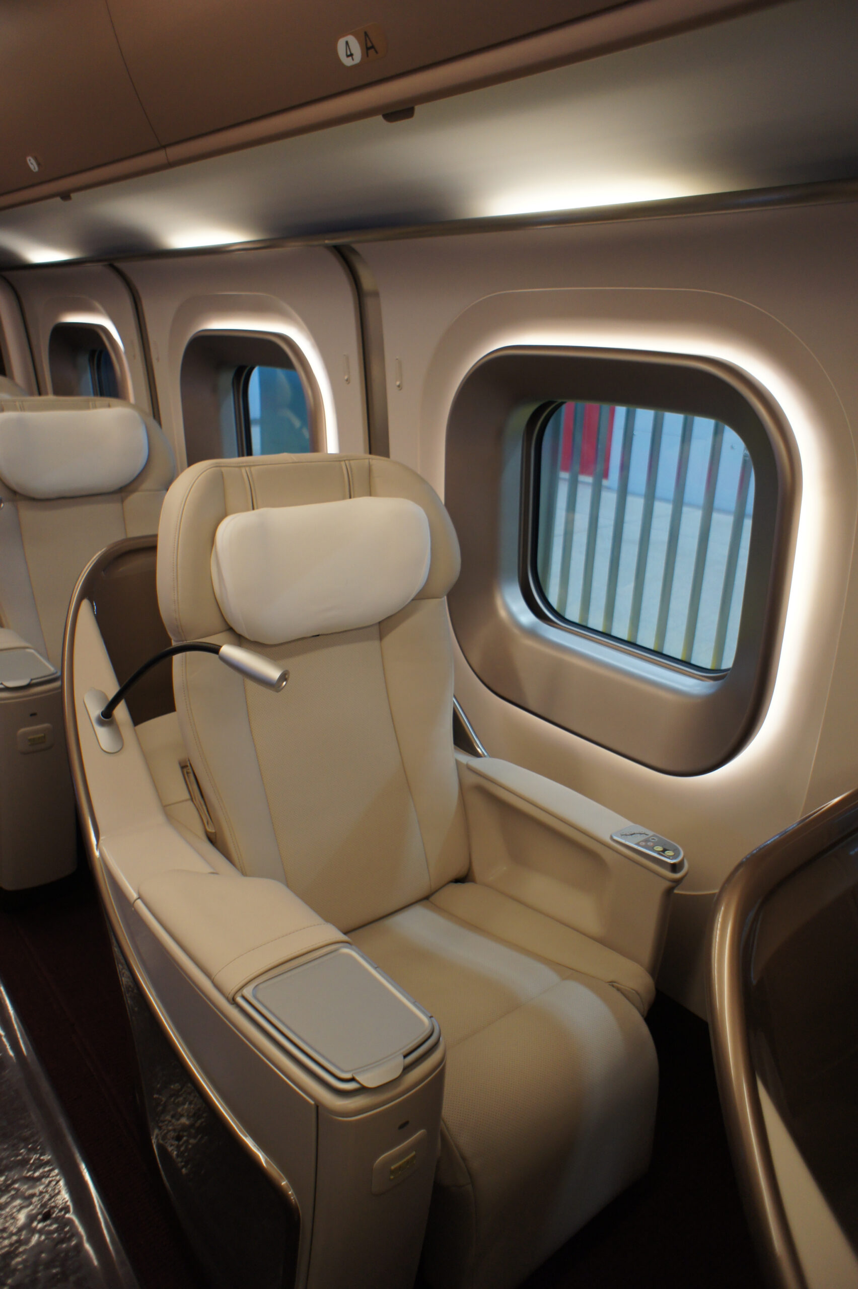 E5 新幹線特等車廂