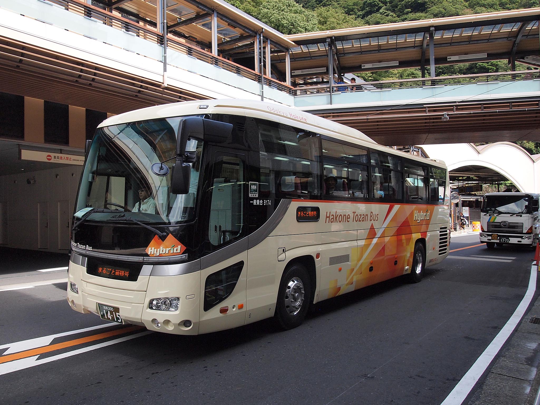 箱根登山巴士 B174 丸狗箱根混合動力車