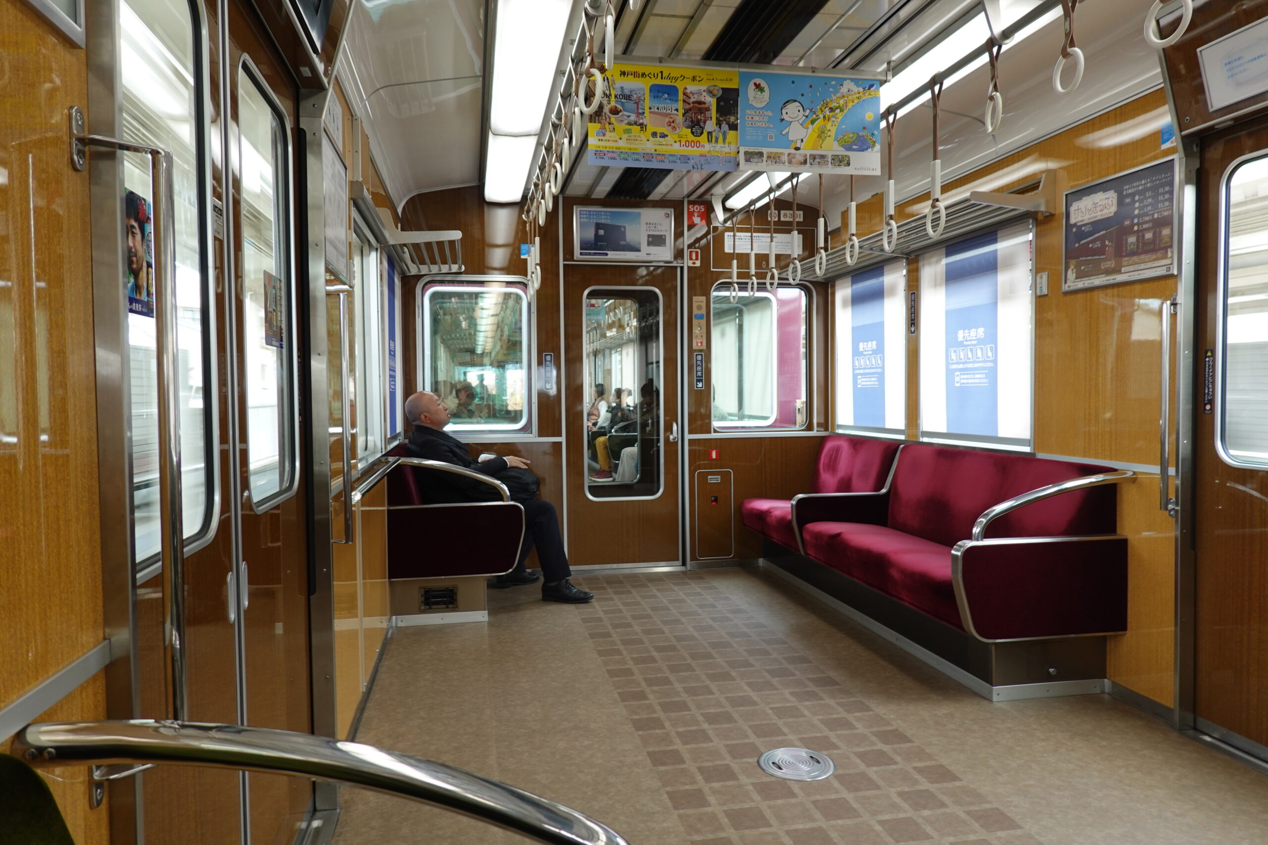 阪急電鐵車廂內部