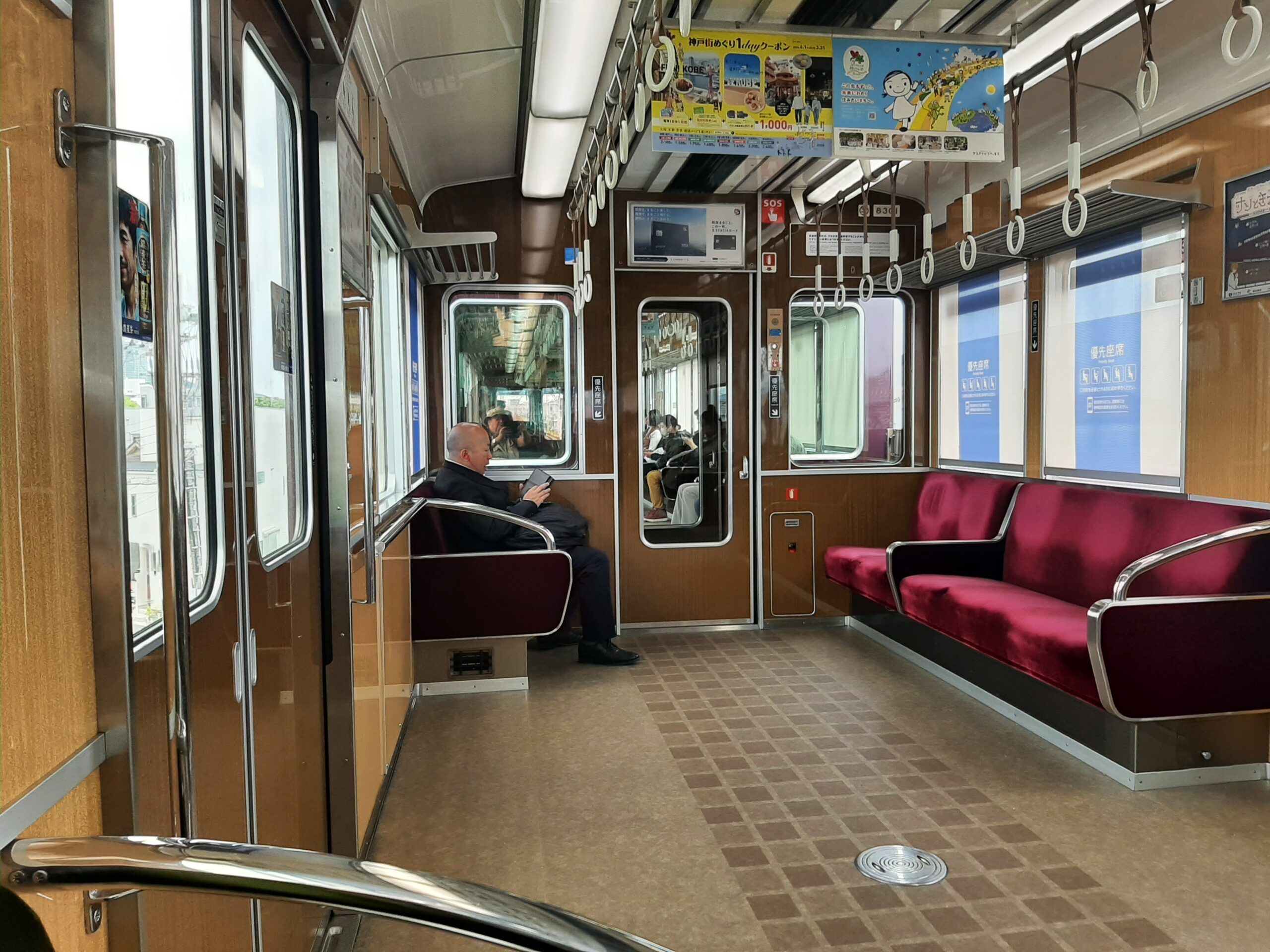 阪急電鐵車廂內部
