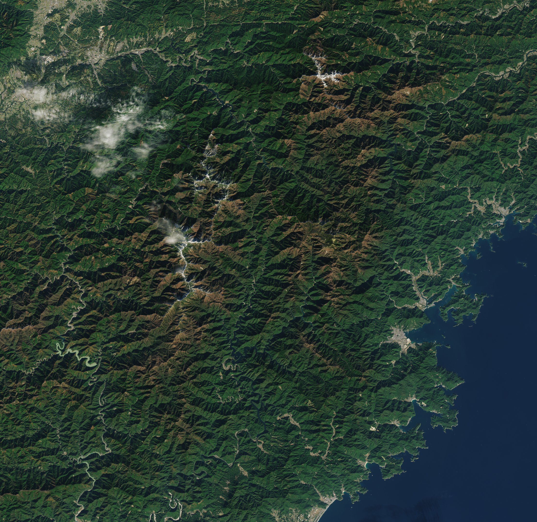 日本紀伊山脈的色彩暗示