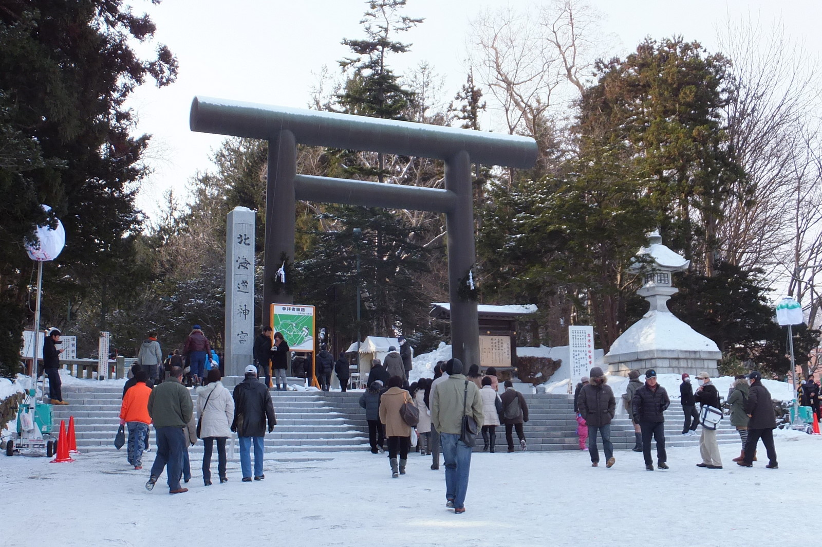 北海道神宮鳥居雪景