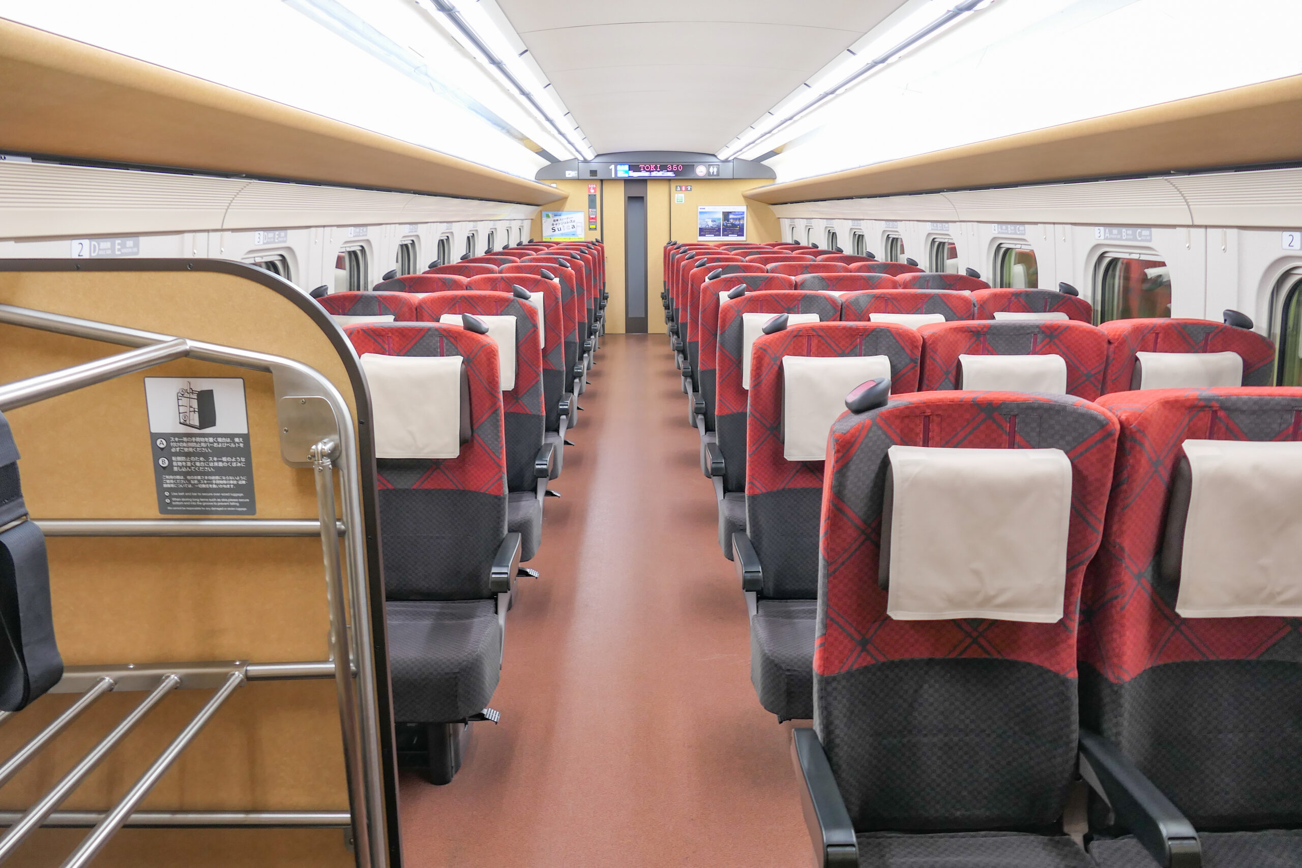 JRE E723-30 車內景