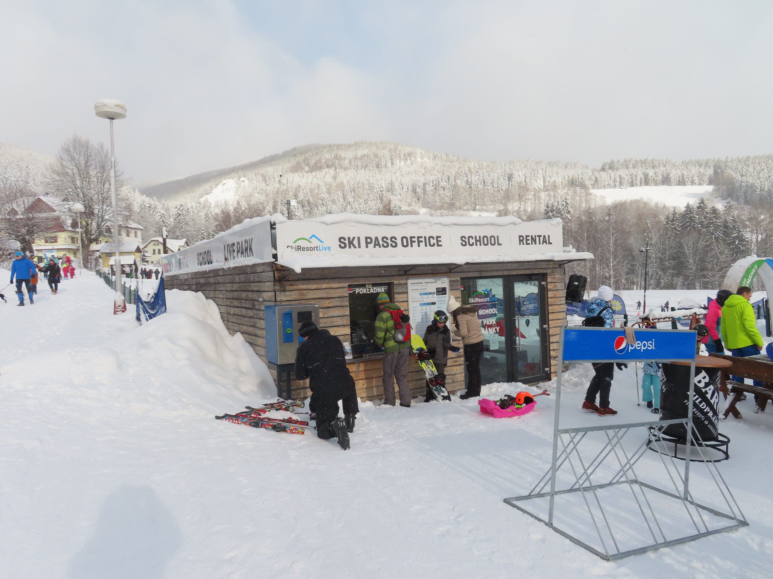 揚斯凱拉茲涅售票處及滑雪裝備商店