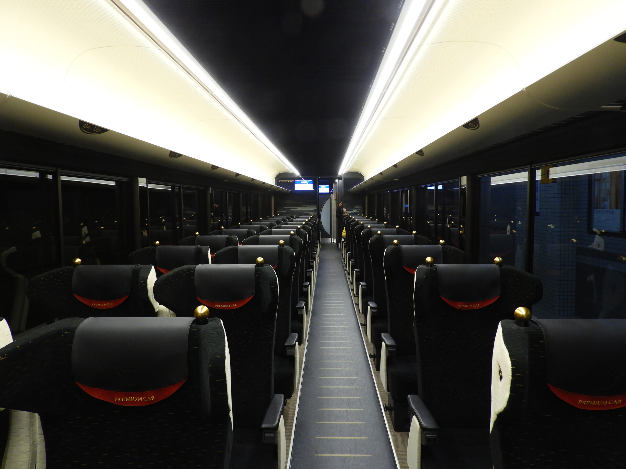 京阪 3000 系列(Ⅱ)優等車車廂內部