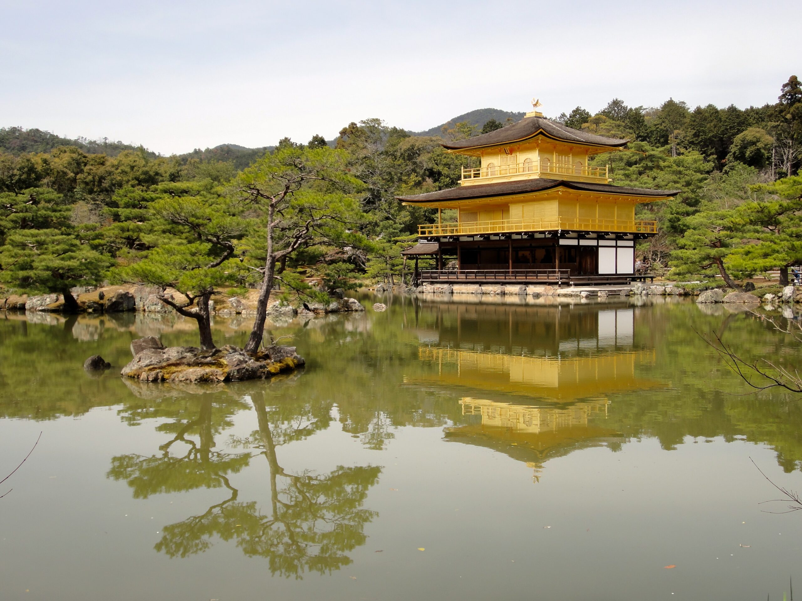 金閣寺金色樓閣鏡湖池倒影