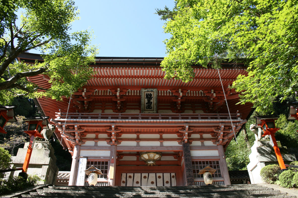 鞍馬寺山門全景