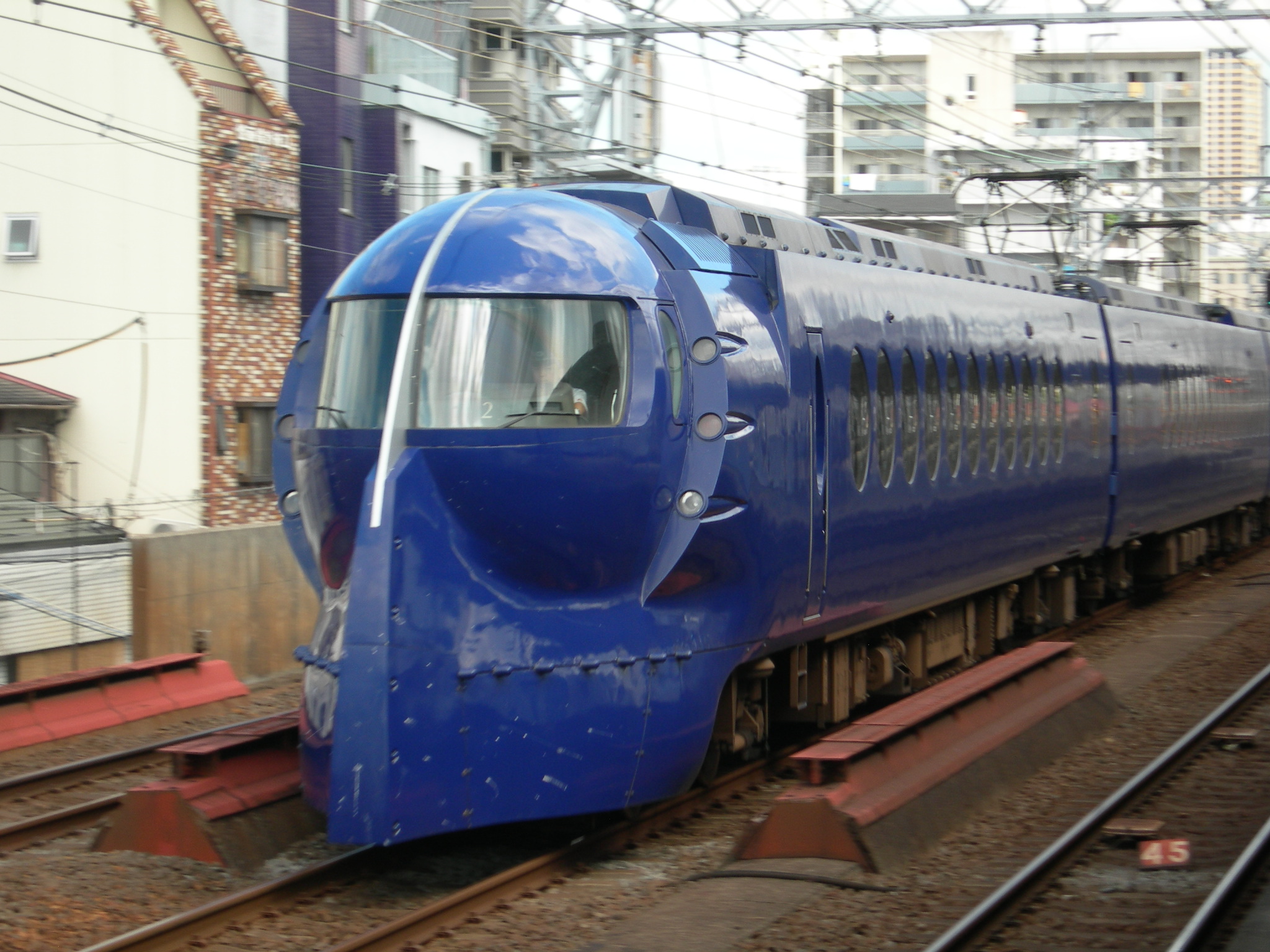 南海50000型列車停靠萩之茶屋站