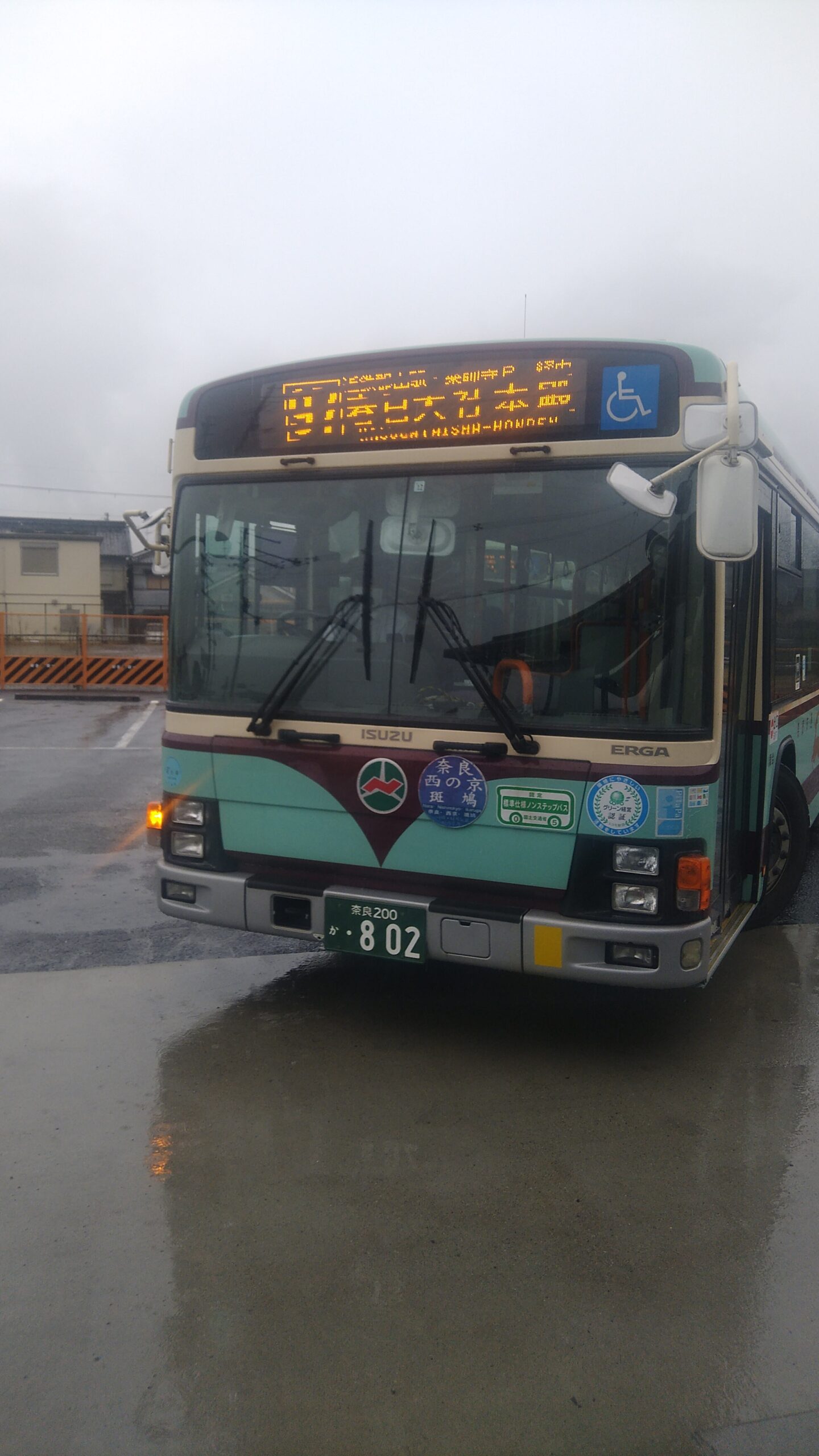 奈良交通 NRN200 KA 802 號巴士，停靠法隆寺前站