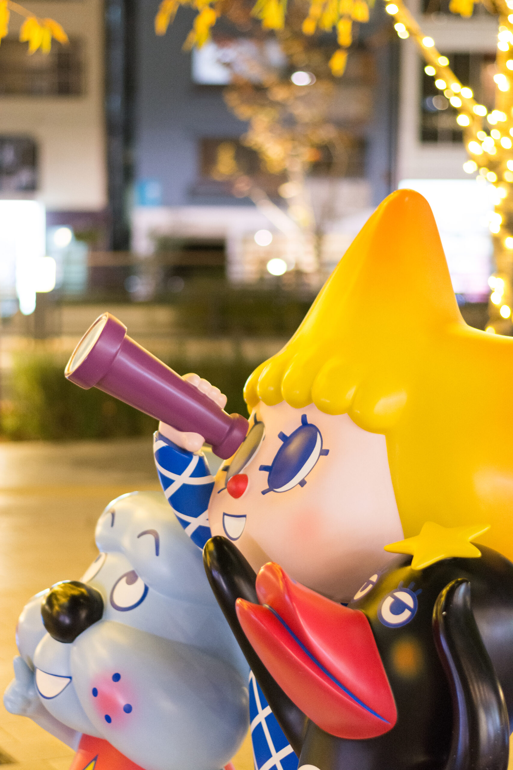 空中飛行的可愛角色