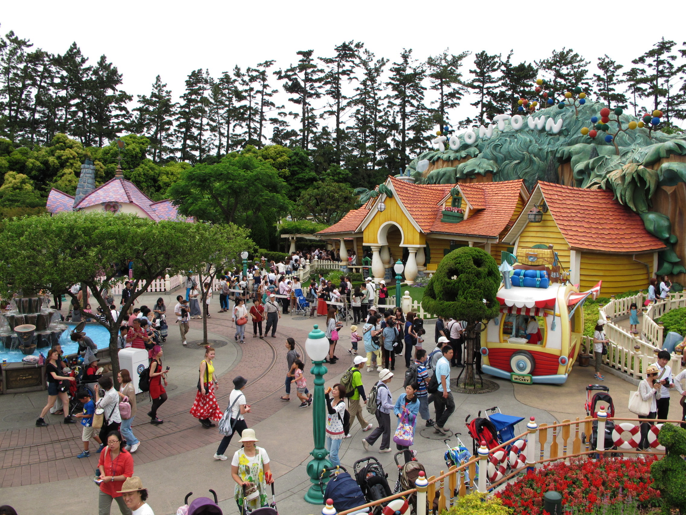東京迪士尼樂園卡通城全景