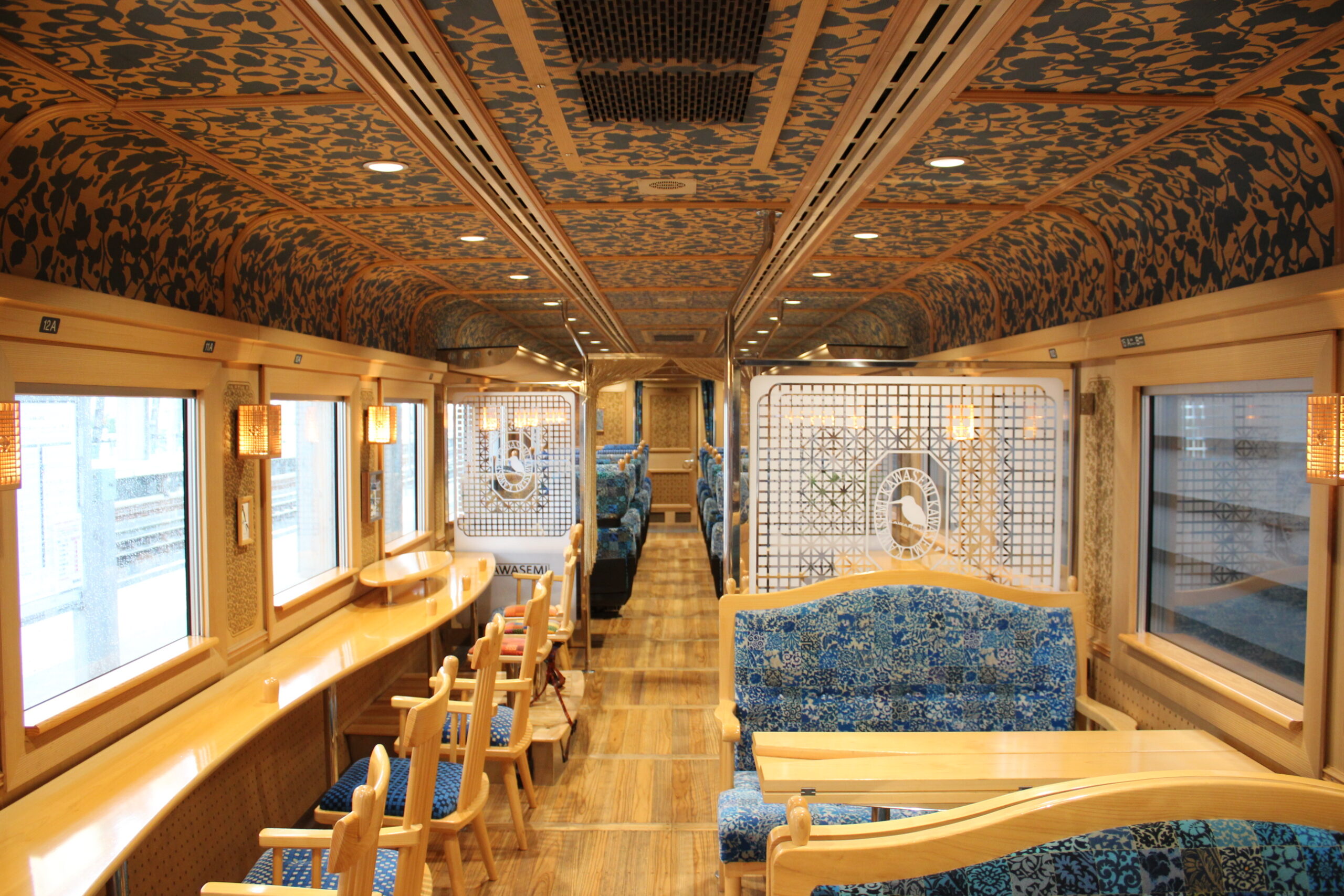 JRK DC 47-8087 型柴油客車內部