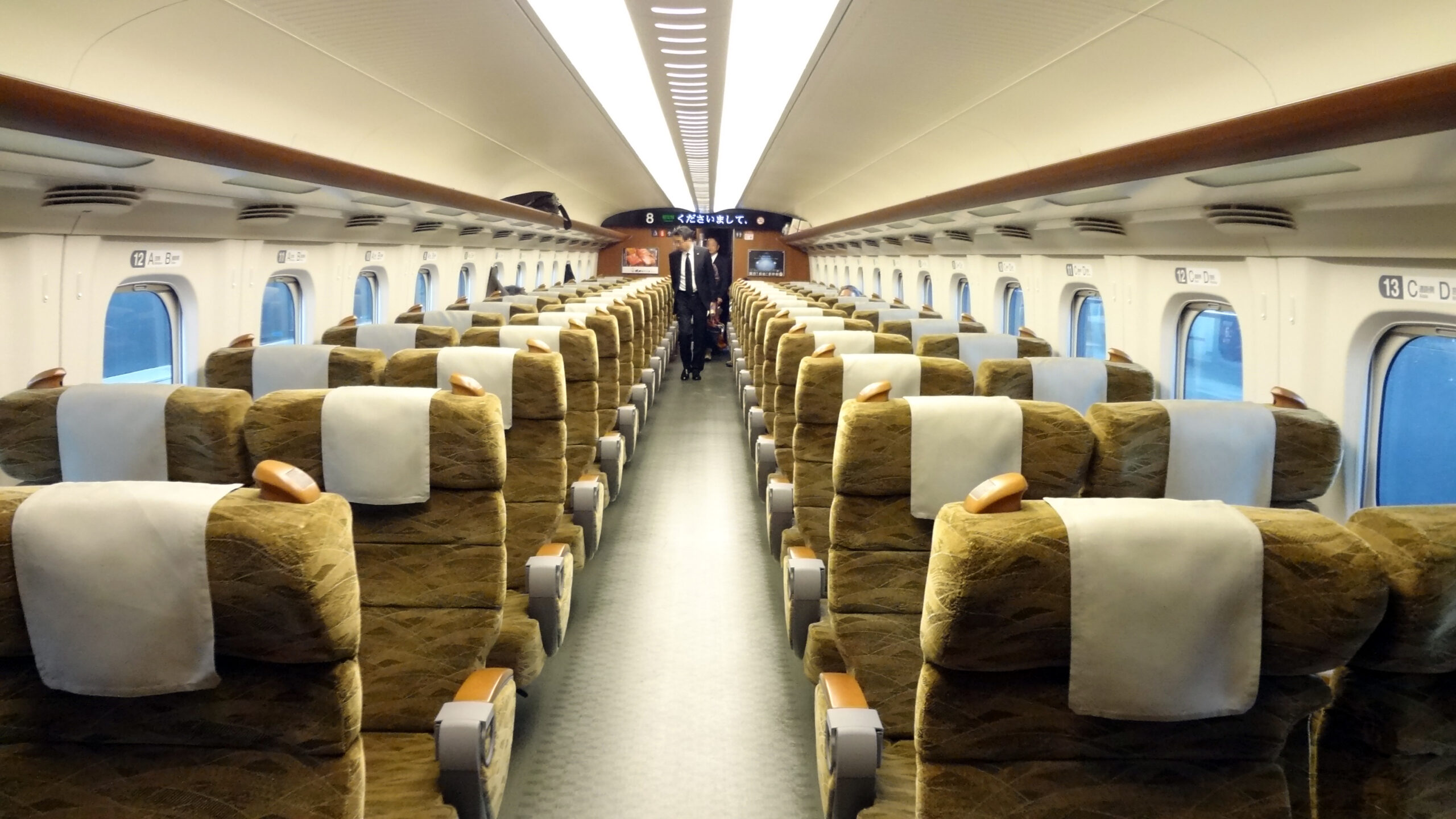 N700-8000系列新幹線車廂內部