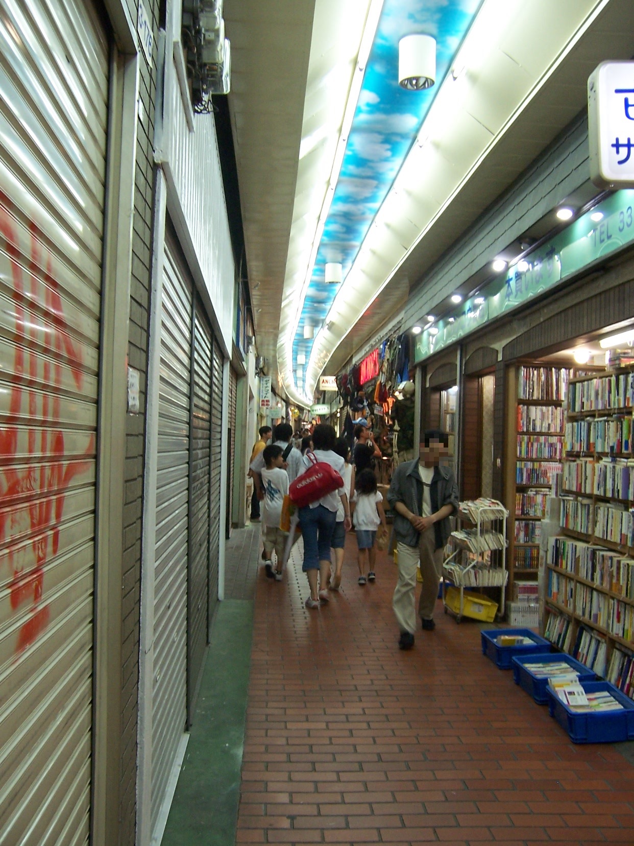 三宮高架下商店街