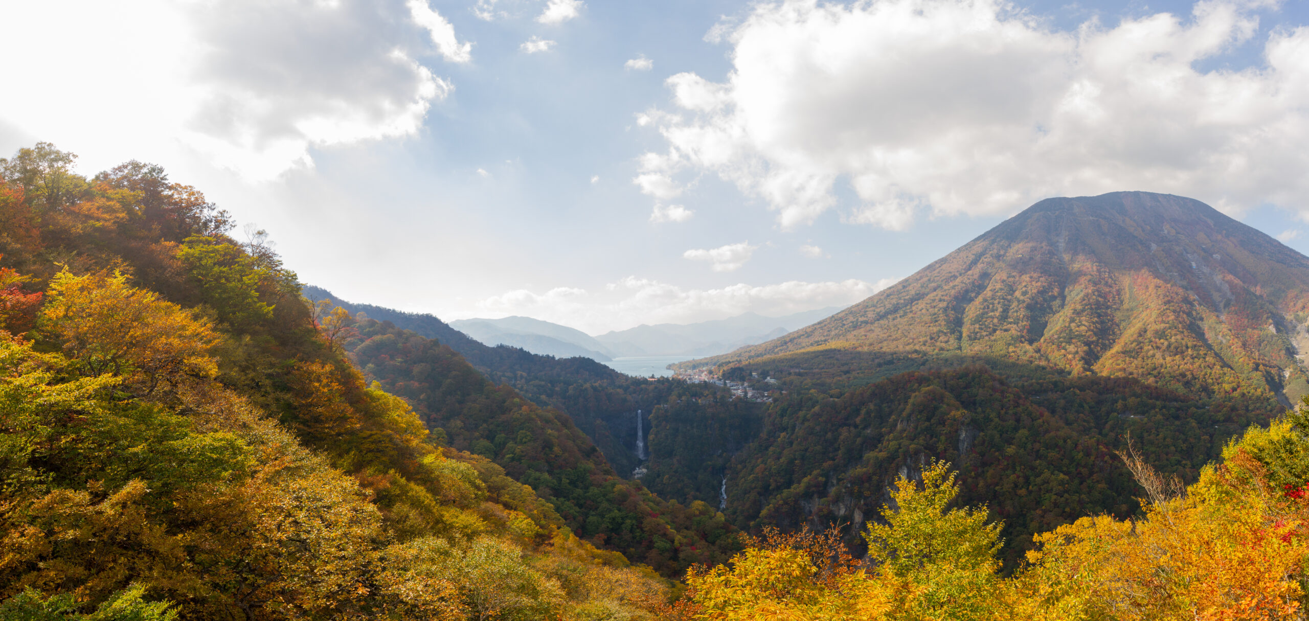 中禪寺湖與男體山全景