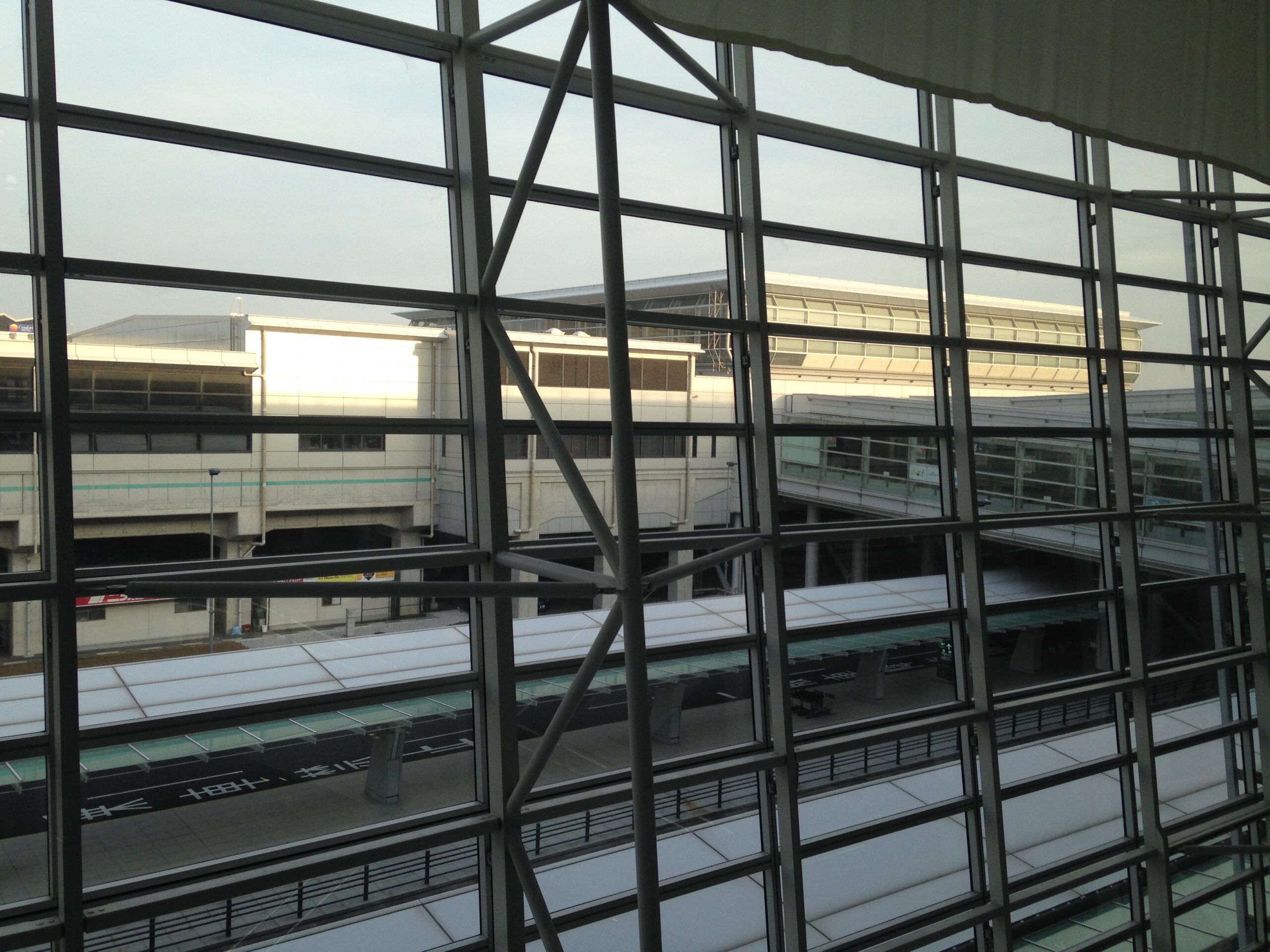 中部國際機場站,從出發大廳拍攝