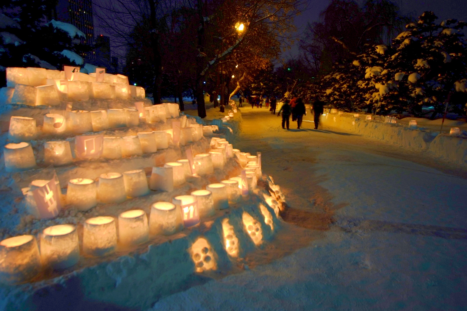 冬日小鎮點亮雪之燭光！