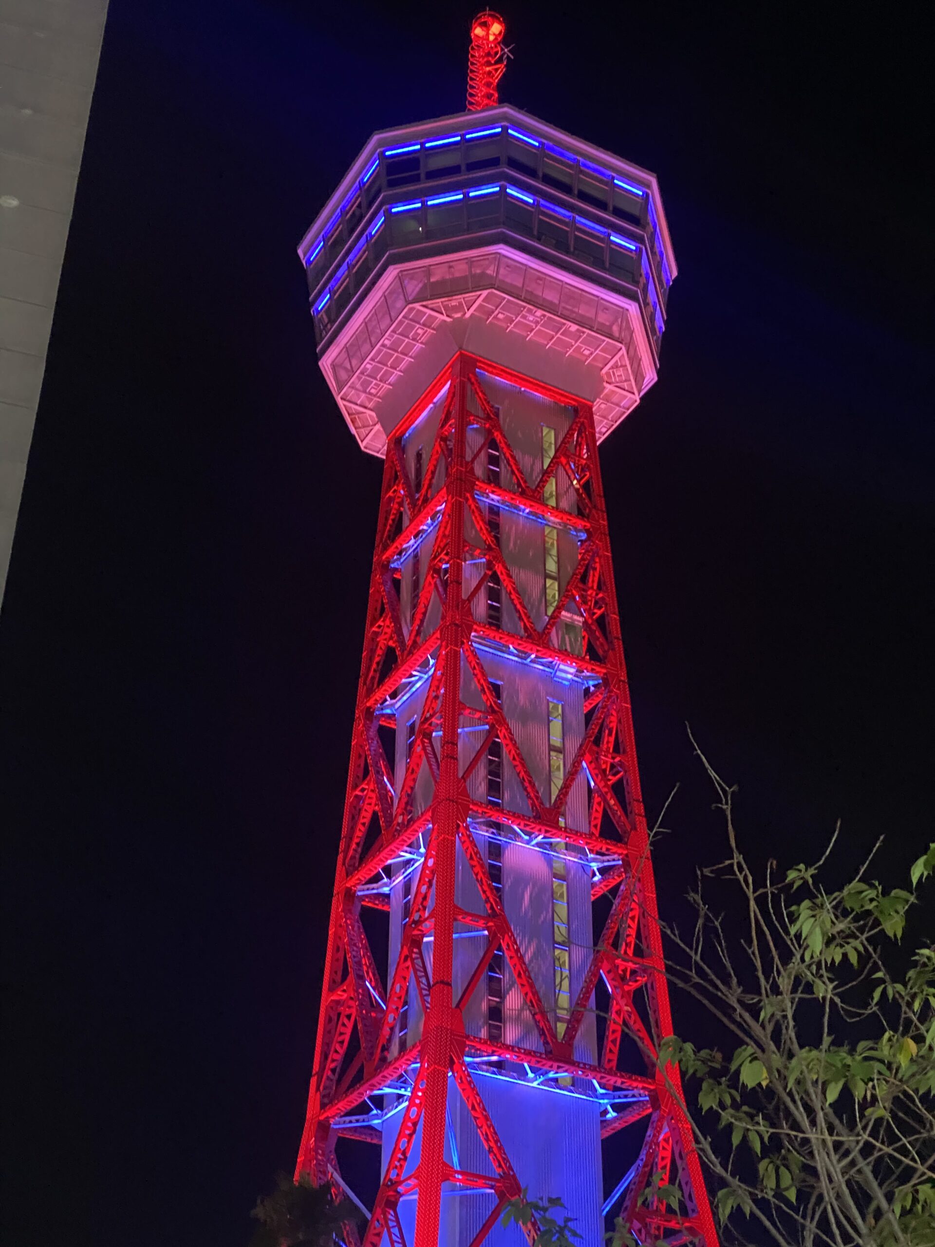 夜晚的博多港塔