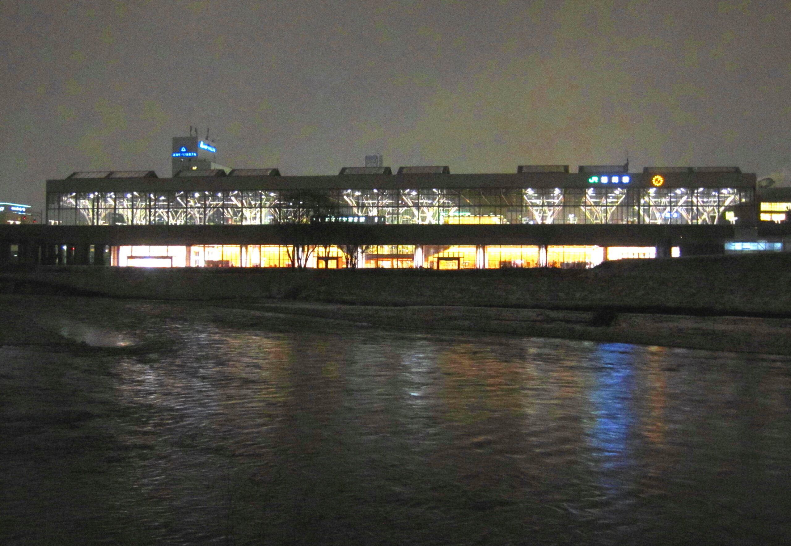 夜晚的旭川車站新站舍