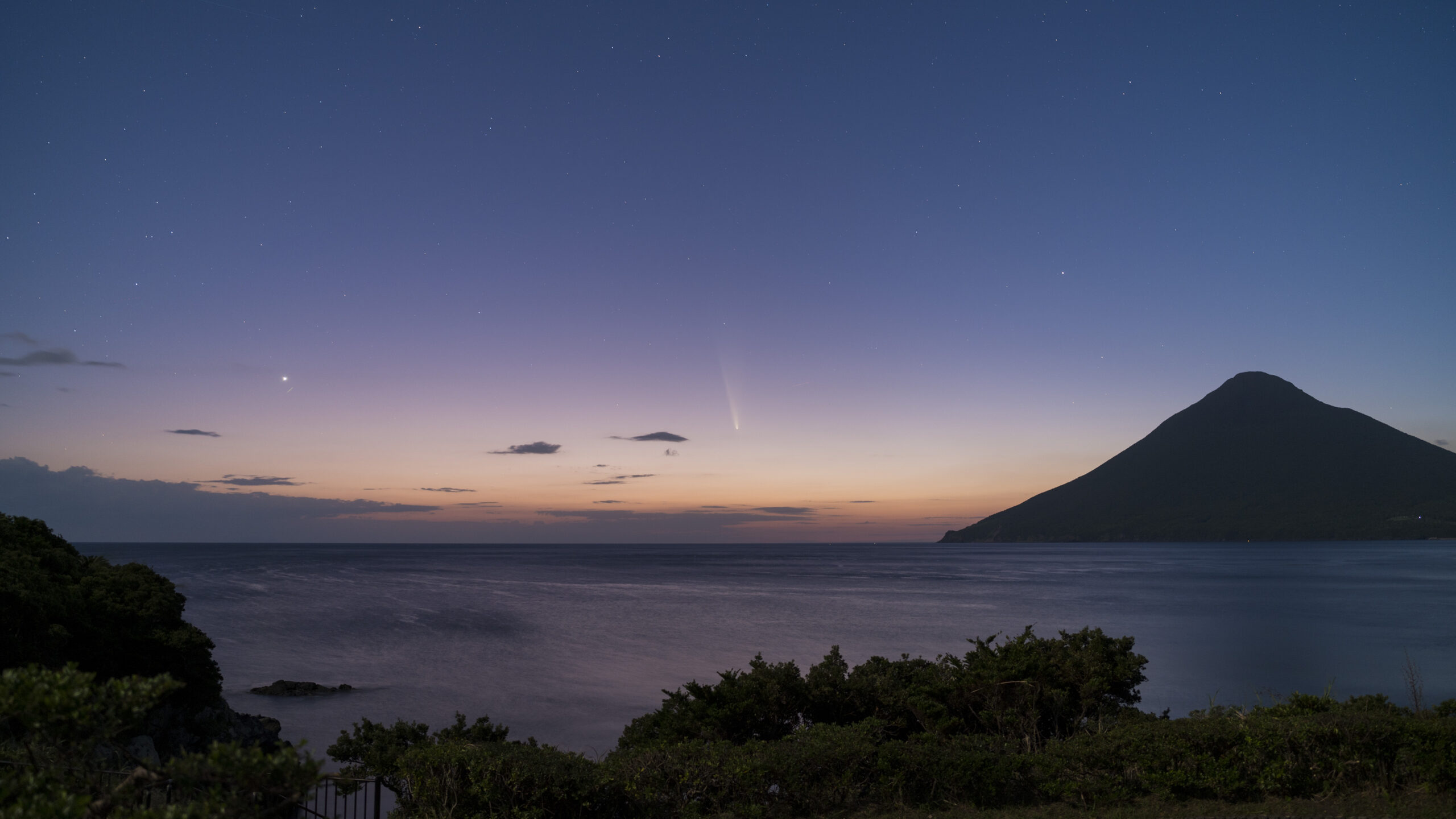 天文彗星 C2023A3 土星-阿特拉斯與開門岳