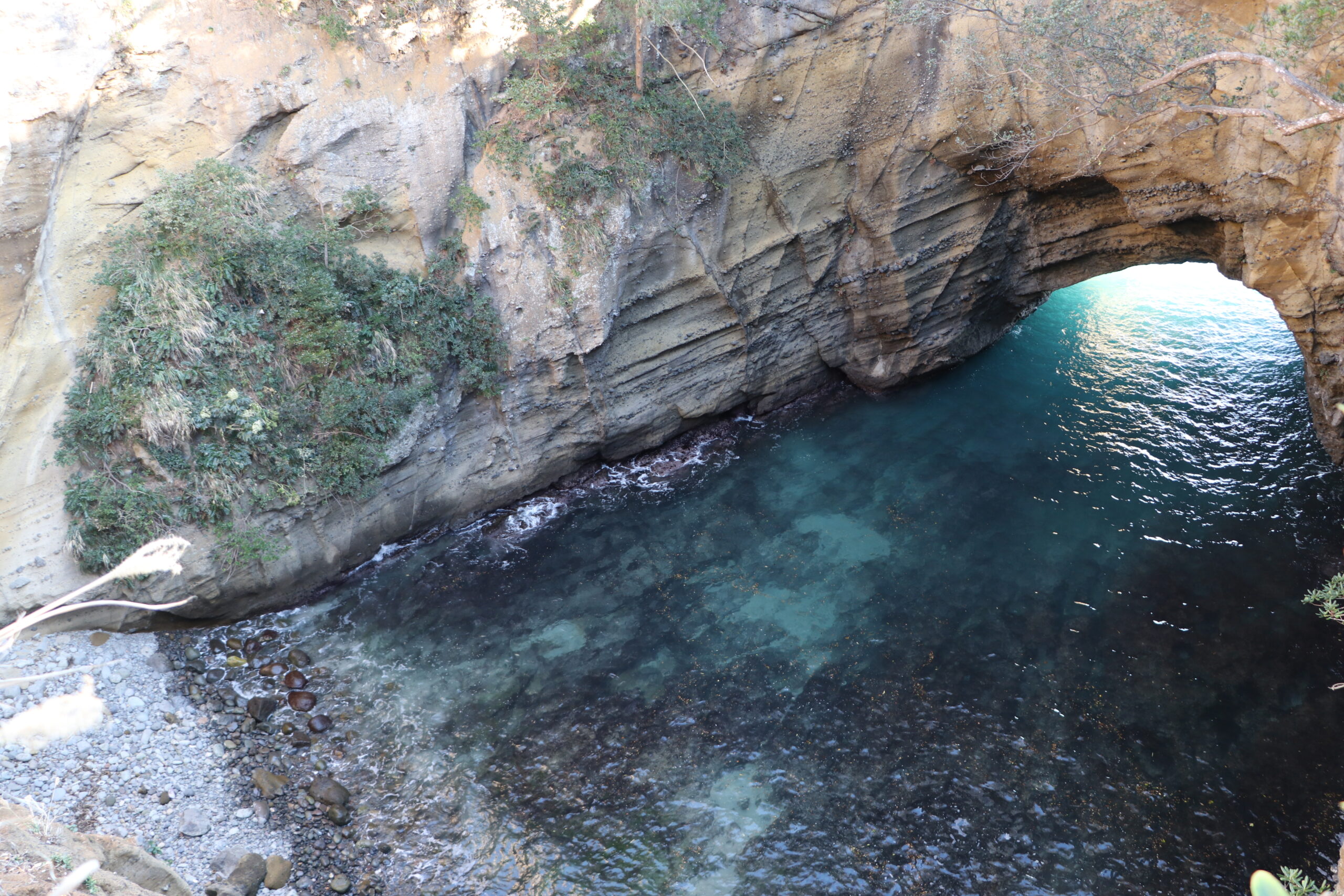 從外圍看龍宮窟岬