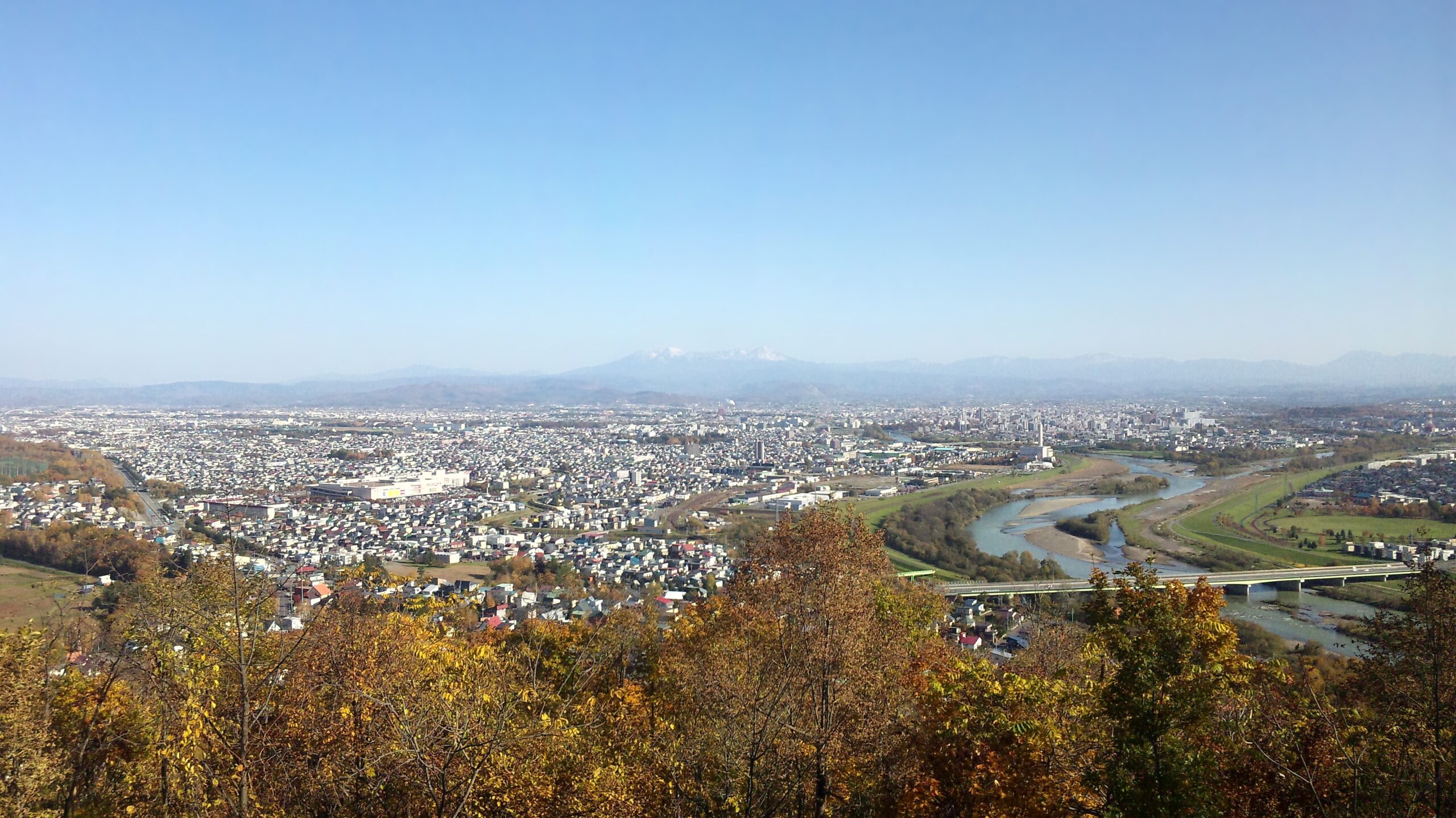 從嵐山山頂俯瞰旭川市景