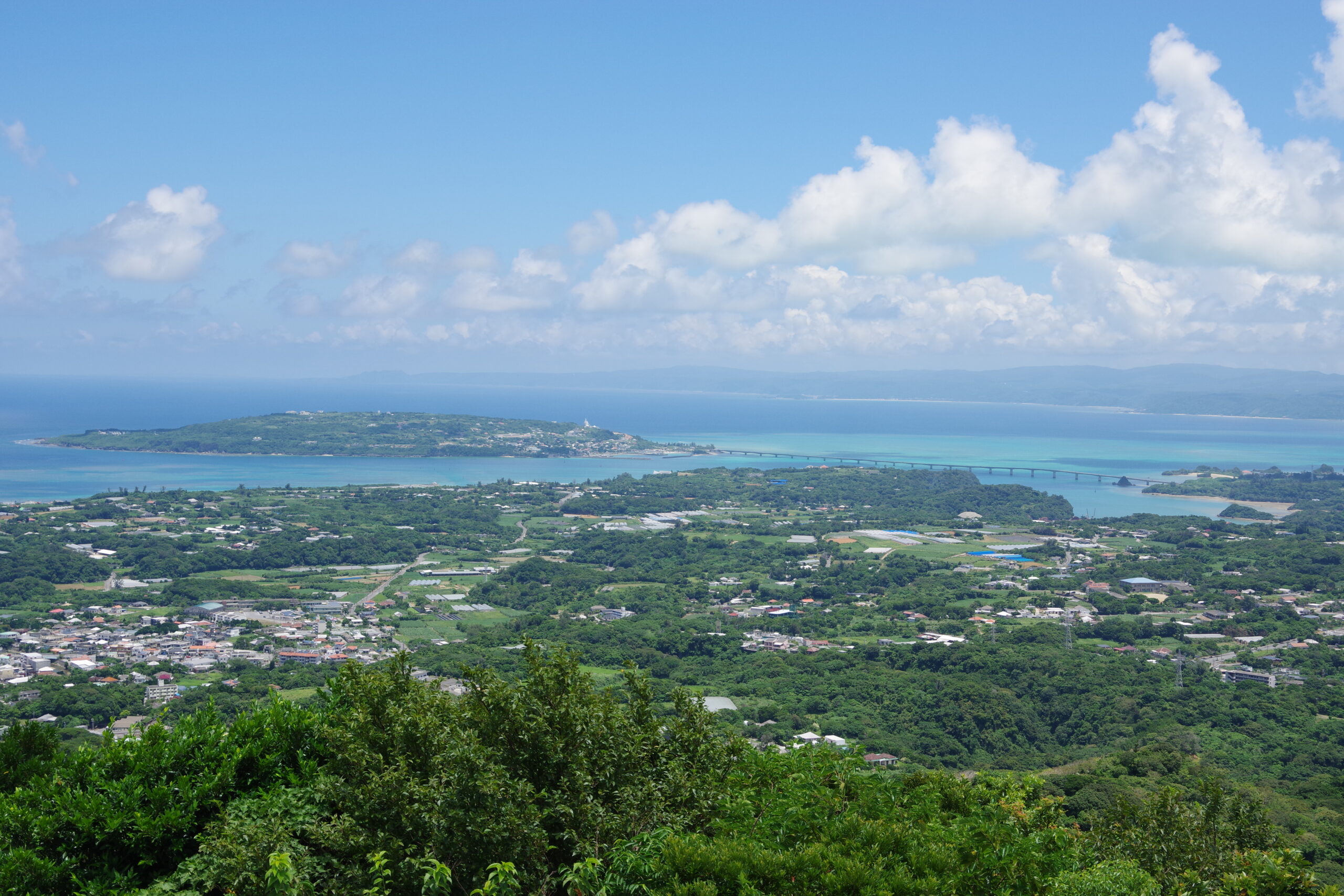 從歐帕山眺望古里島與古里大橋