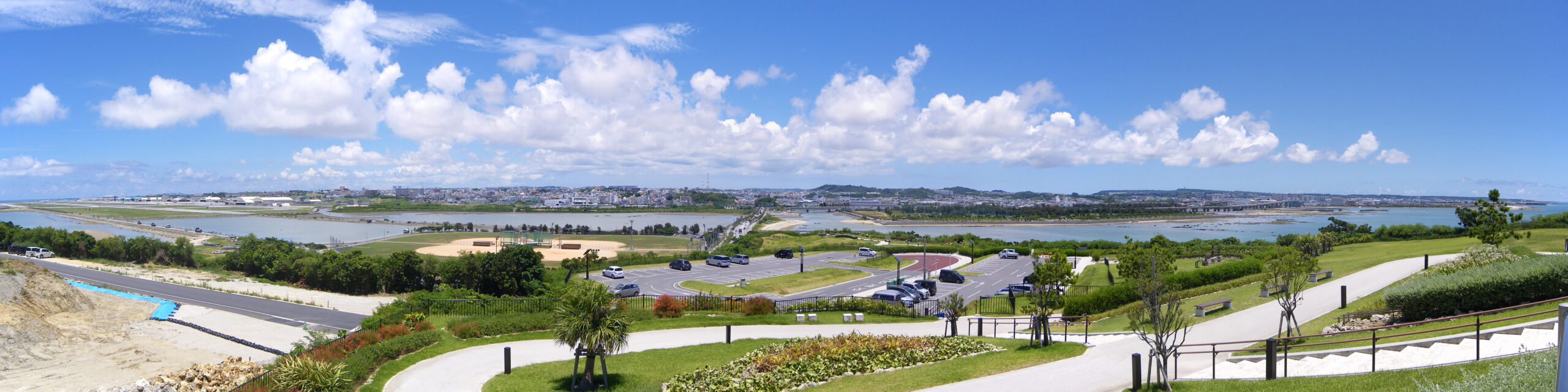 從瀨長島俯瞰沖繩島全景