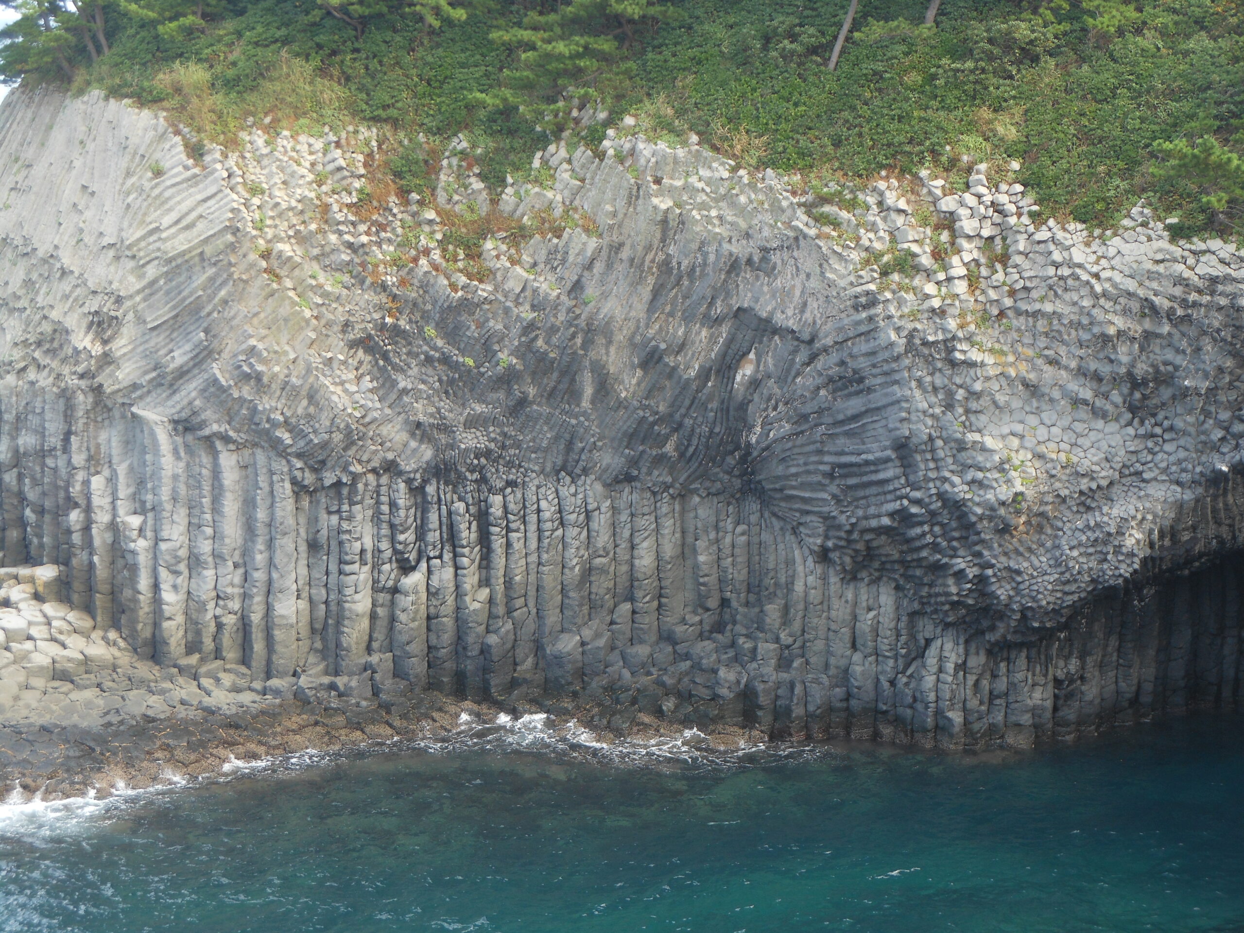 從觀景點眺望的七岳窟