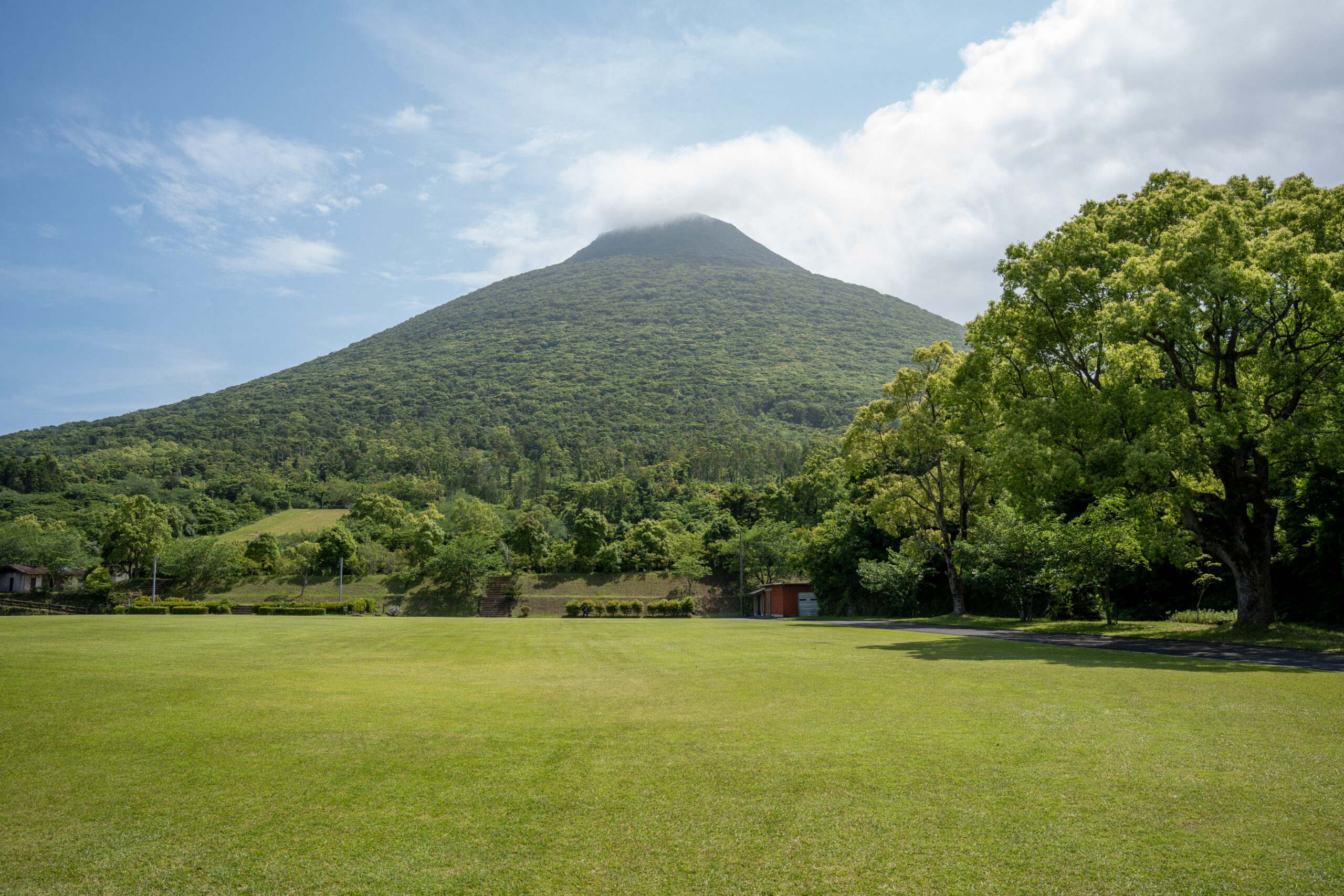 從開聞山麓公園遠眺開聞岳