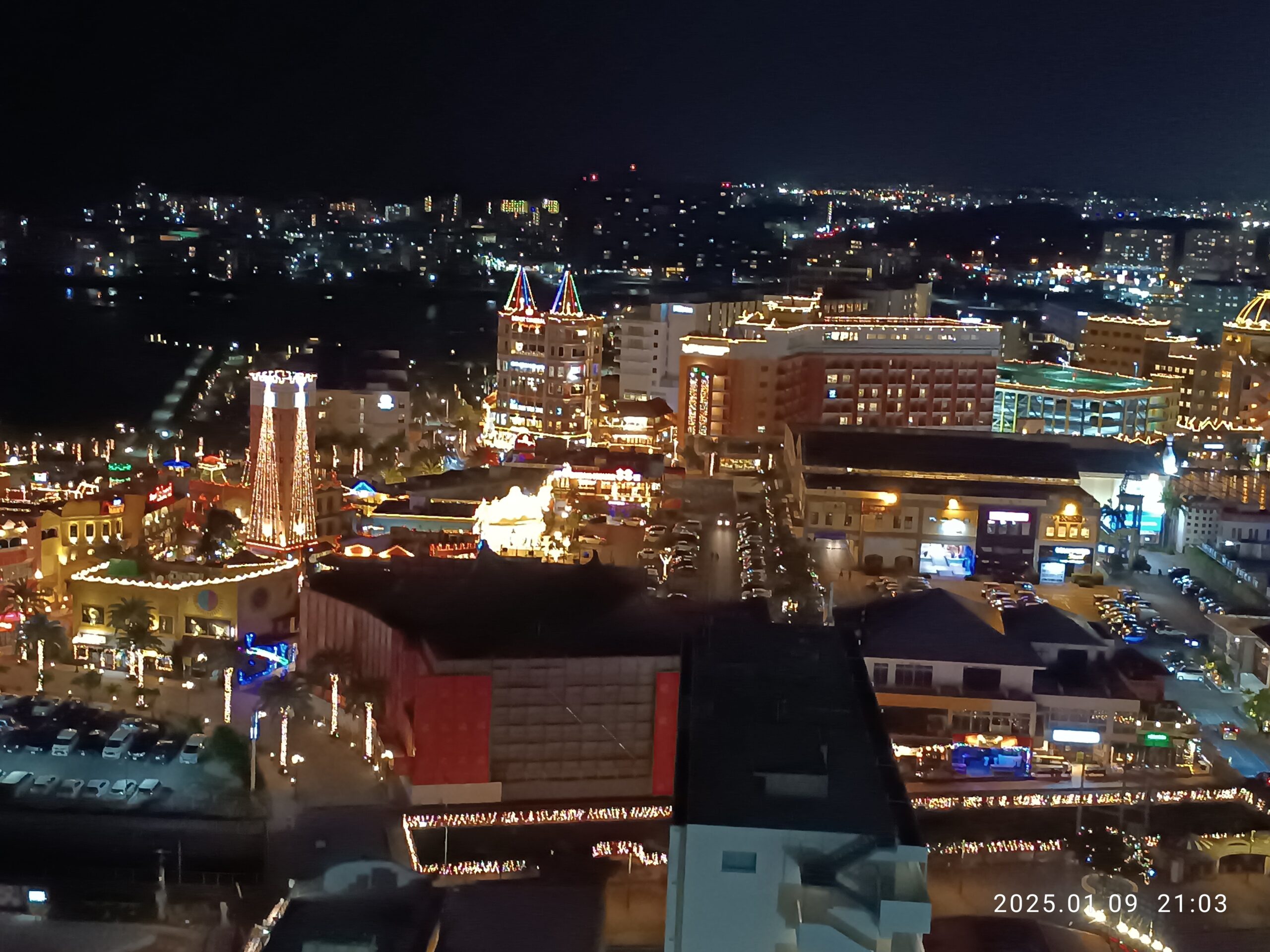 日本沖繩美國村米哈馬海灘塔飯店陽台夜景