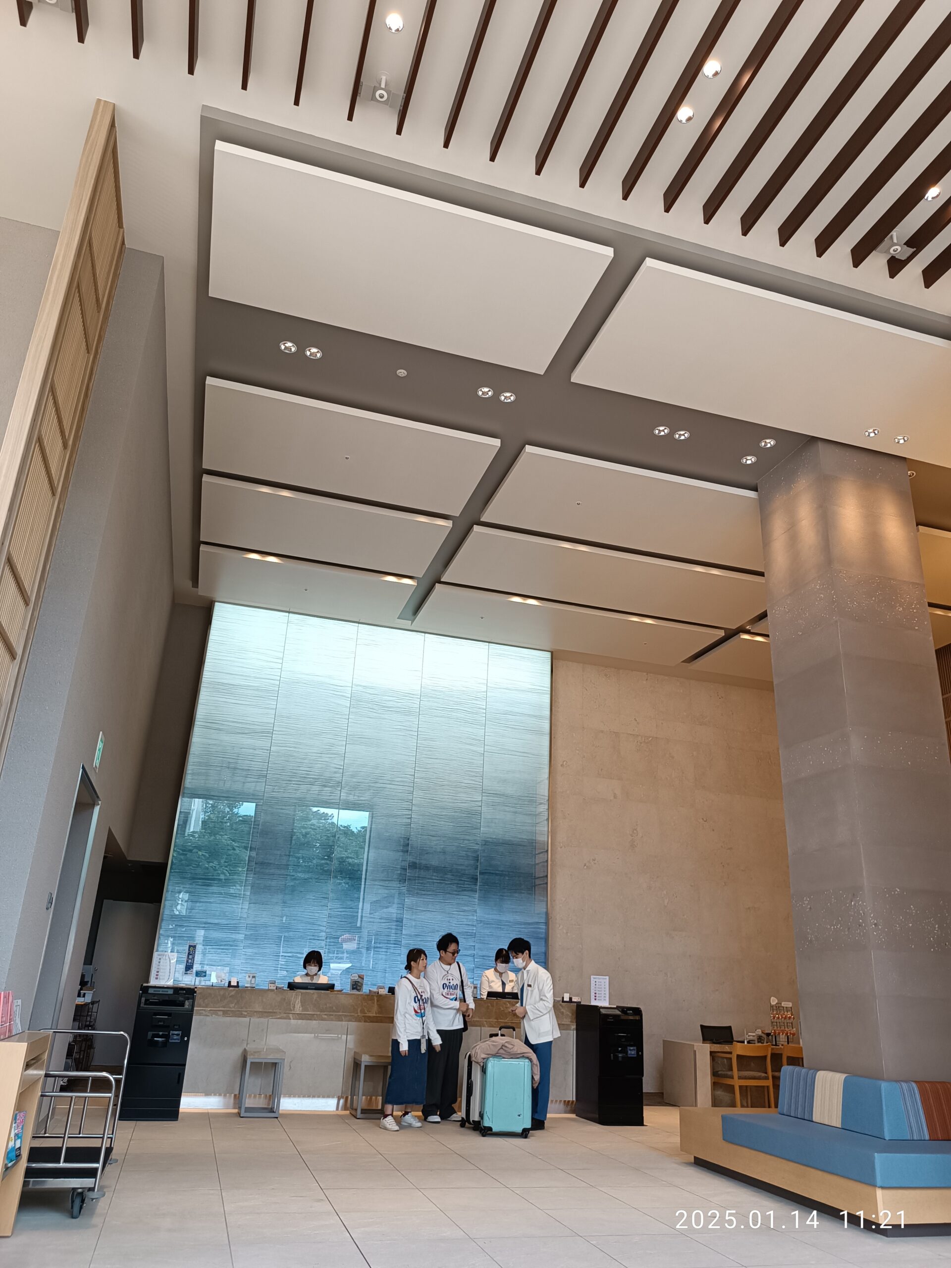 日本沖繩那霸，九州酒店大廳及接待櫃檯早晨景象