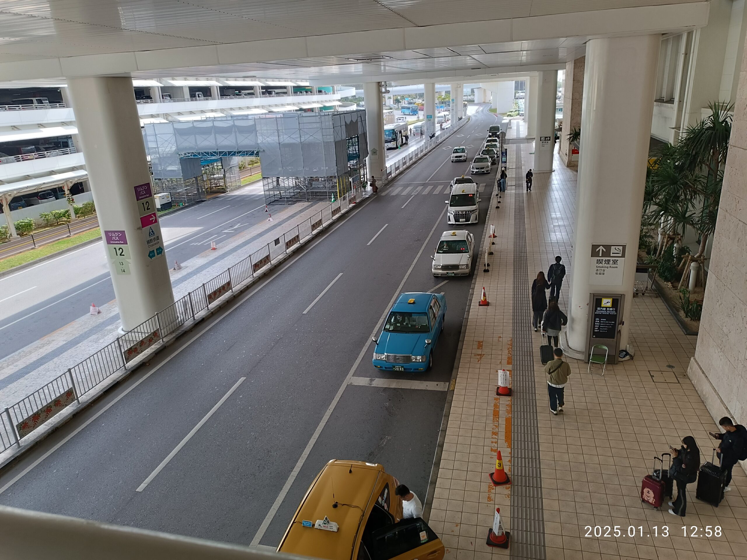 日本沖繩那霸機場 R12S 125 接駁巴士區