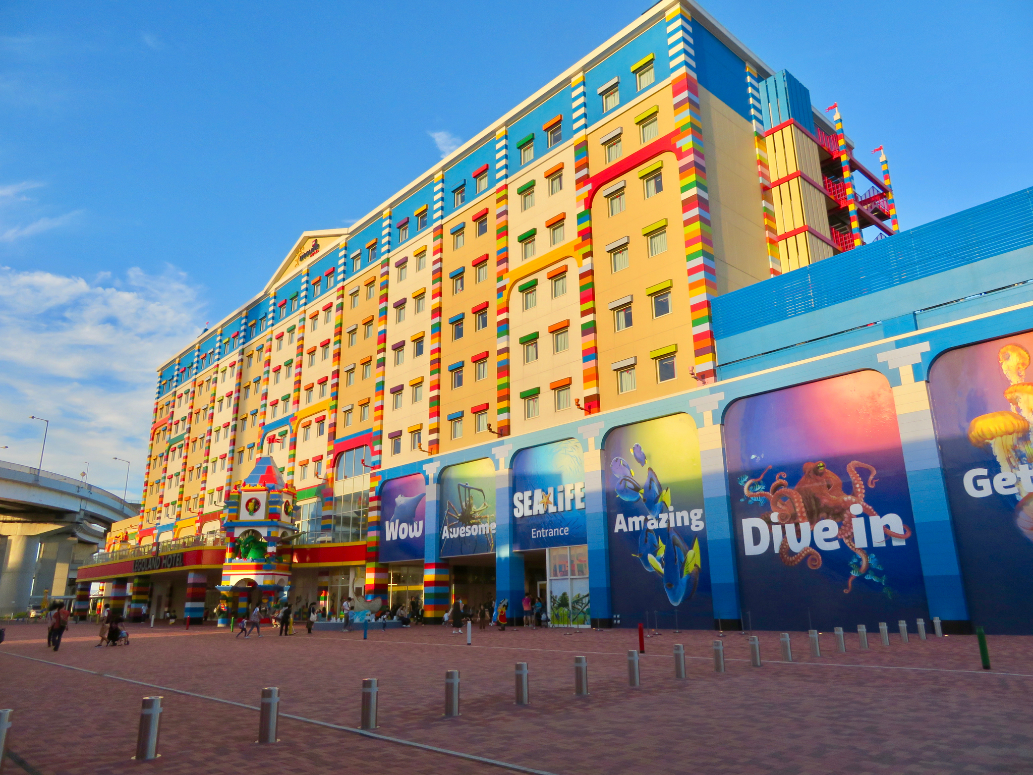 樂高樂園酒店與海生館入口