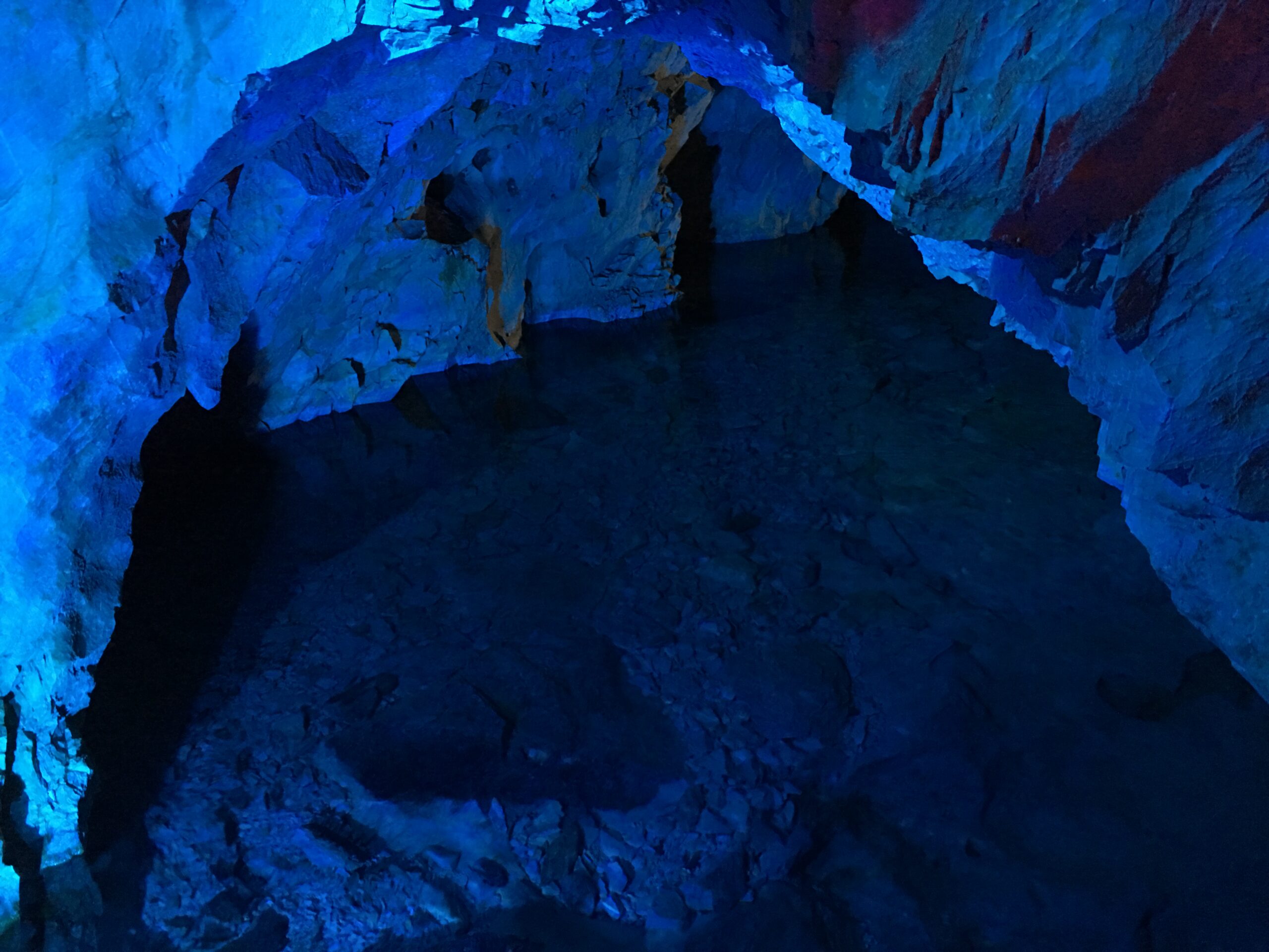 沖繩青之洞窟內部