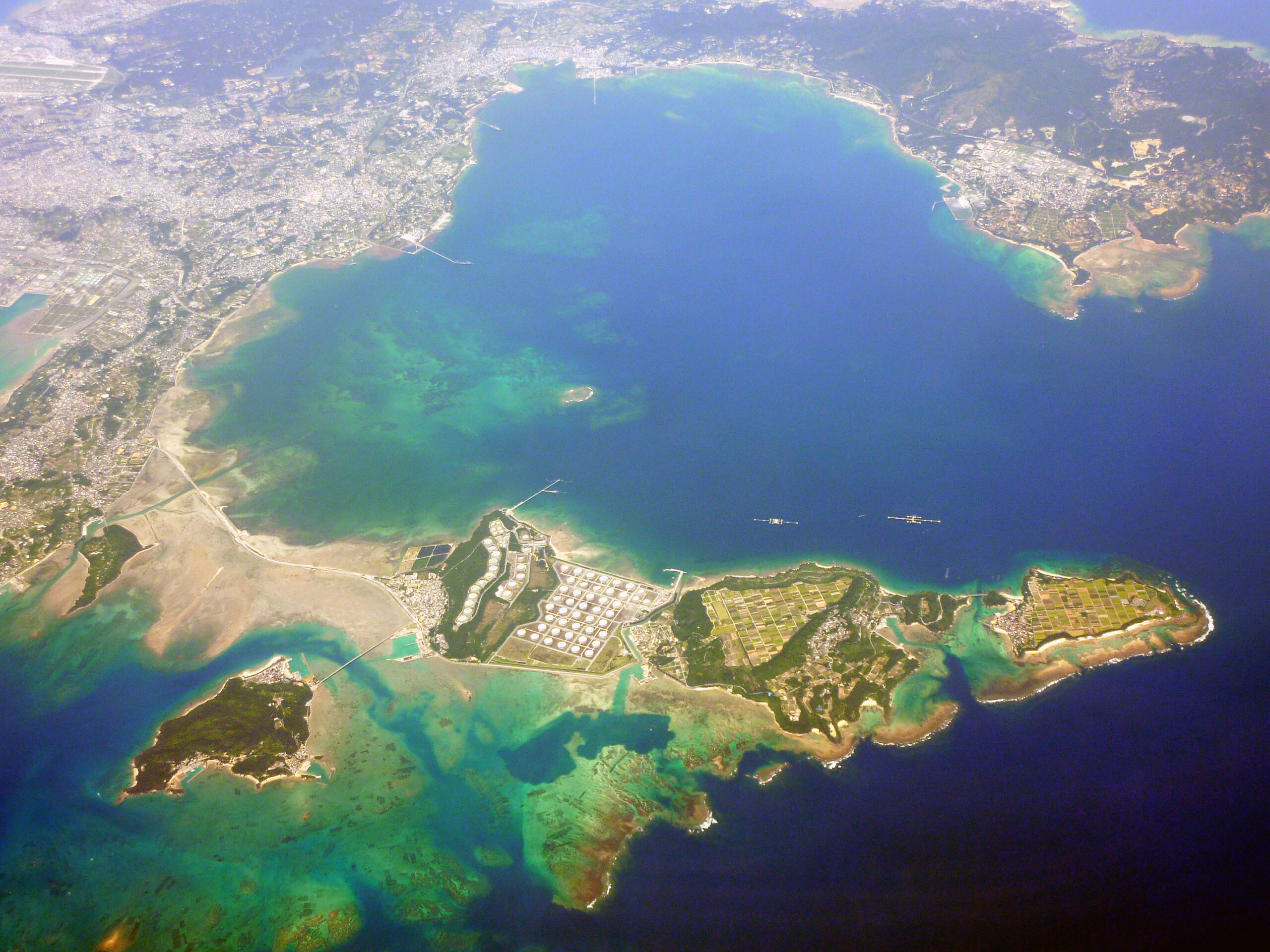 海中道路筆直道路與藍色海景
