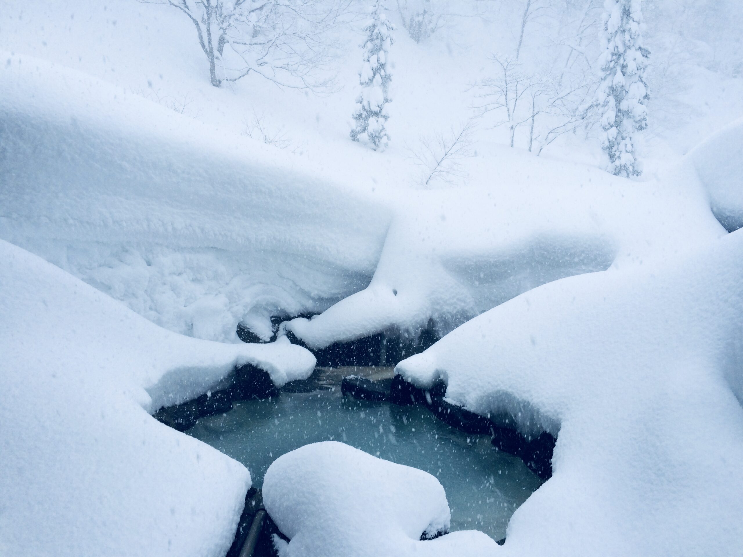 真鍋溫泉戶外浴池 冬季景色