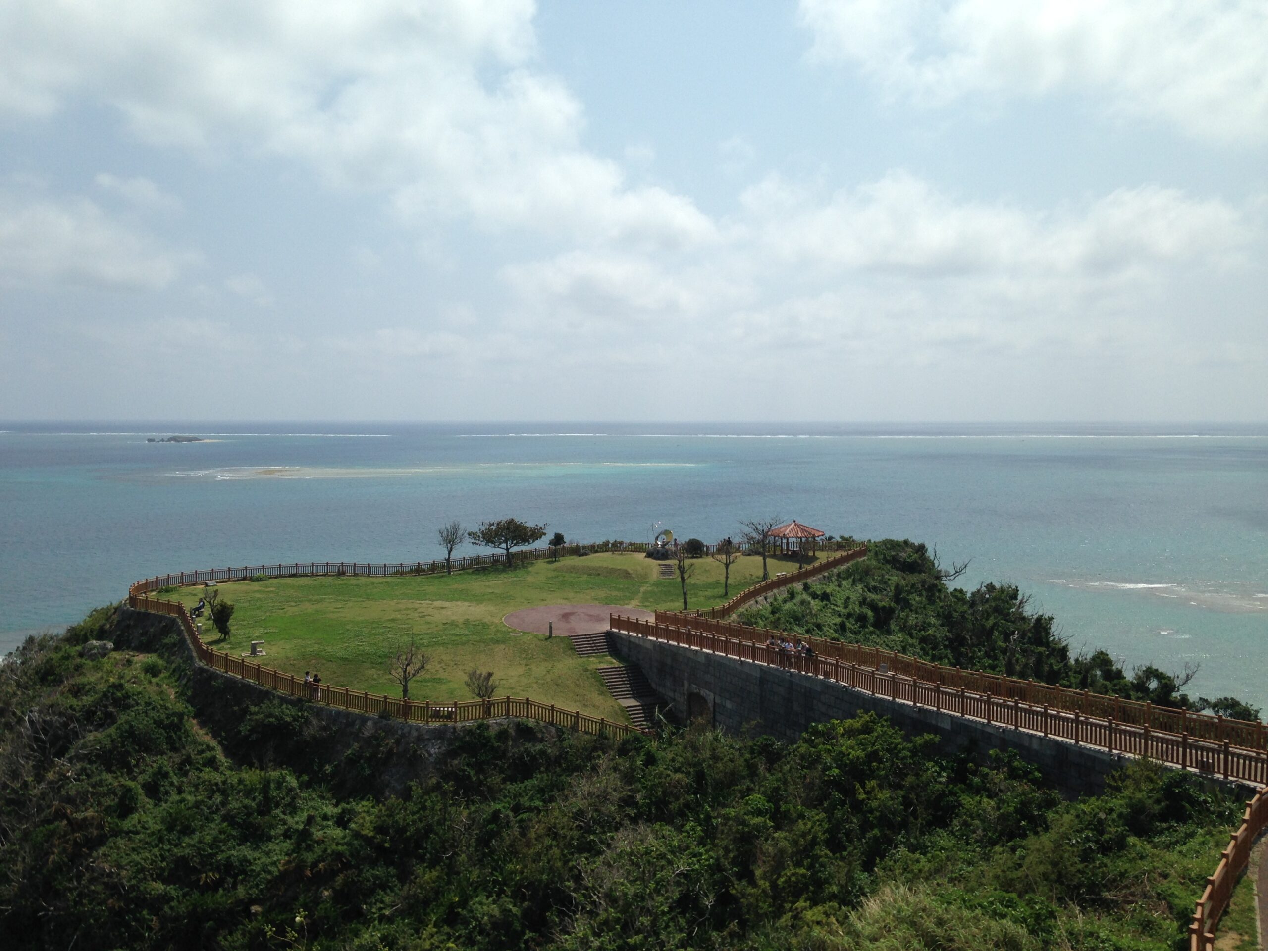 知念岬公園海景與涼亭
