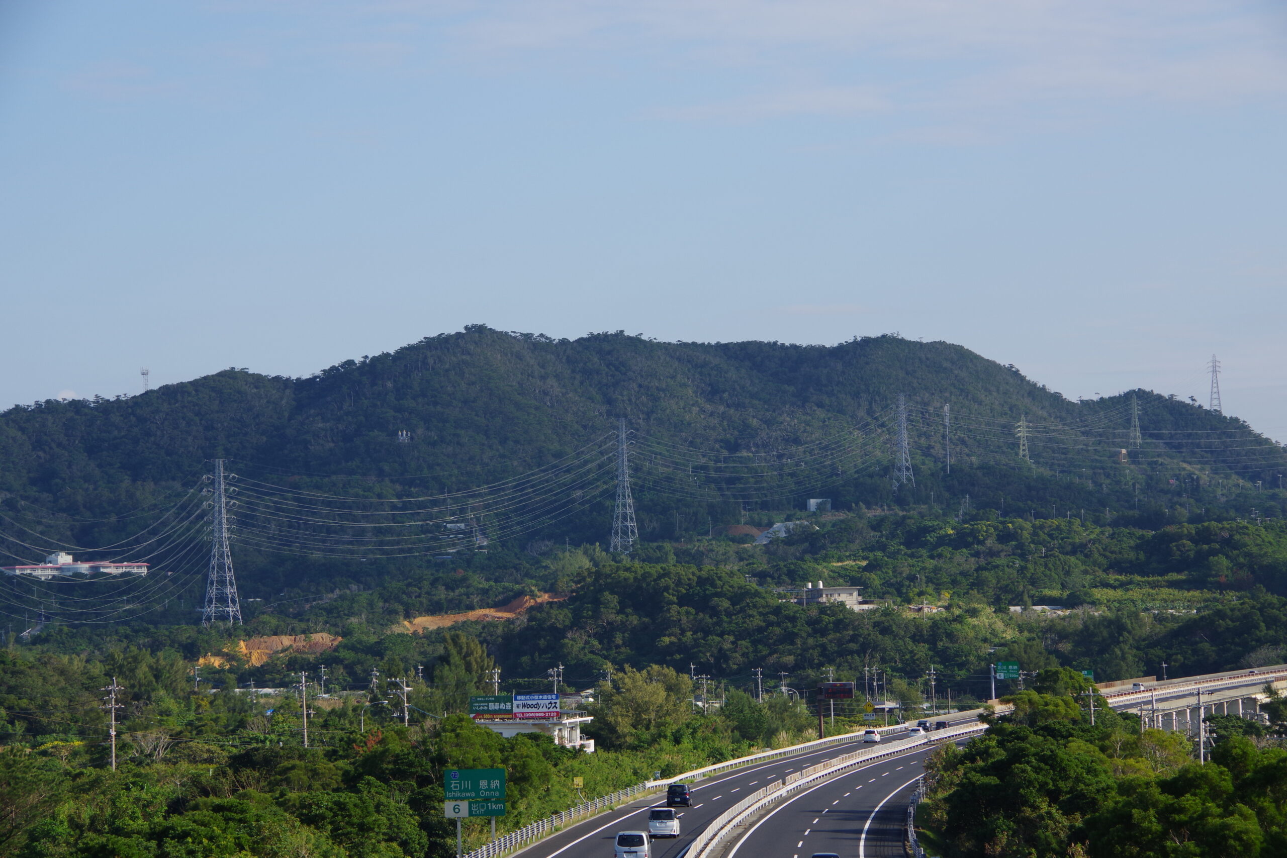 石川山與沖繩高速公路