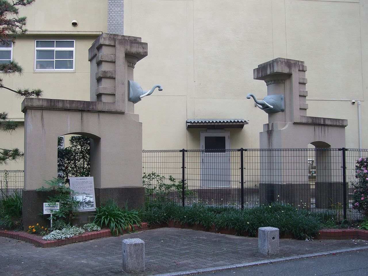 福岡動物園大門遺址