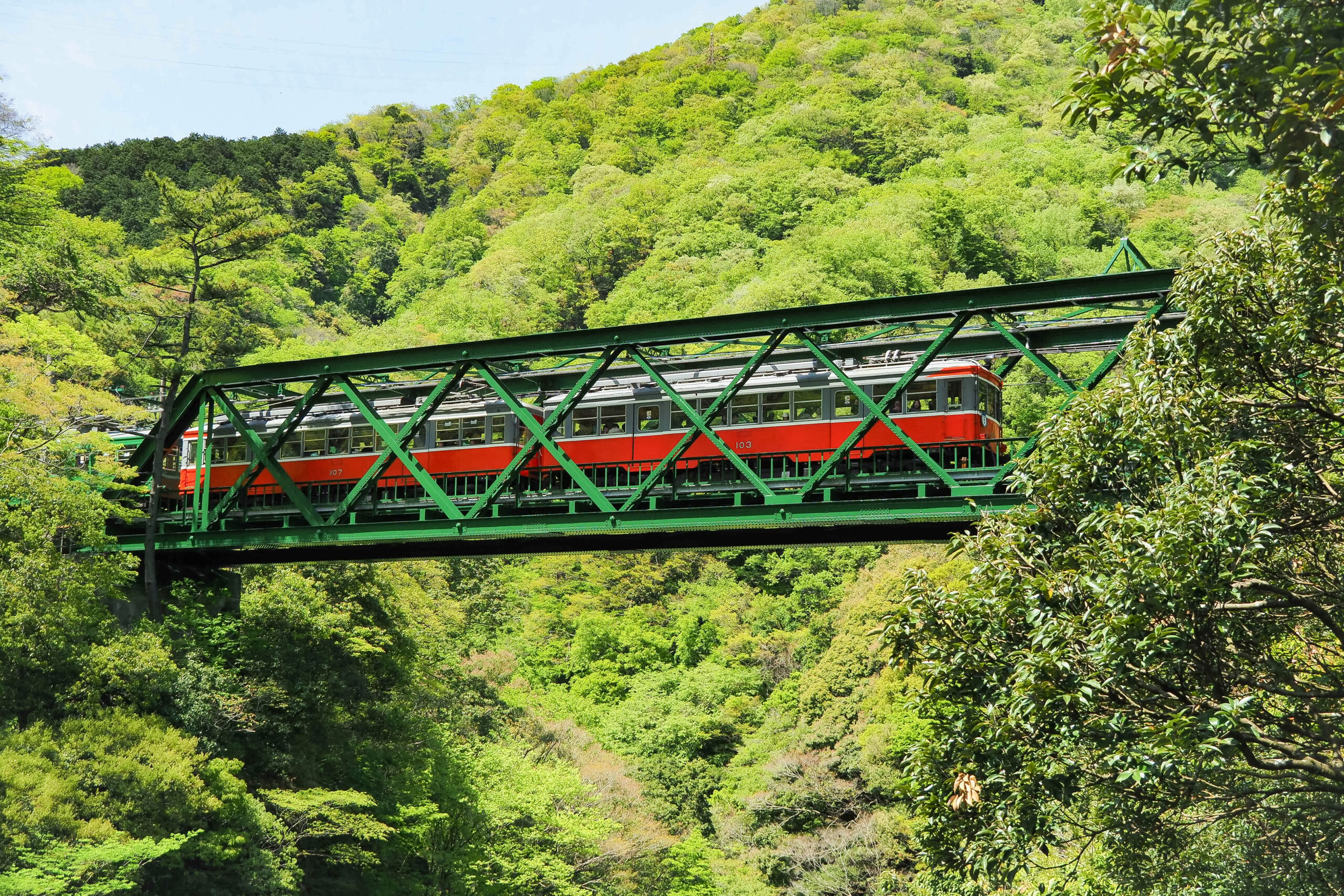 箱根登山鐵道 103 型列車於出山橋