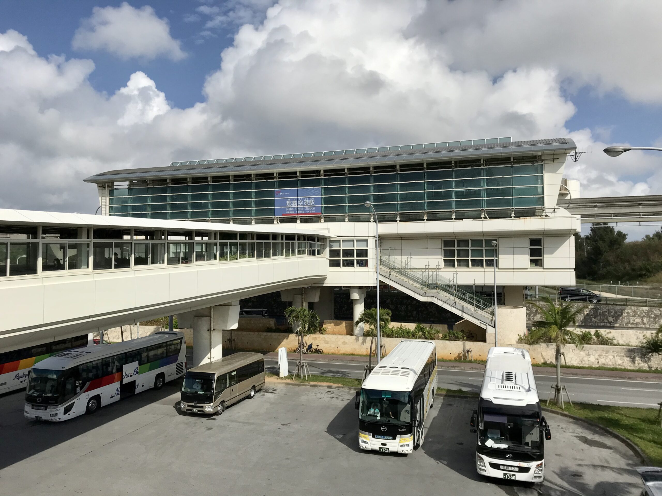 那霸機場站建築
